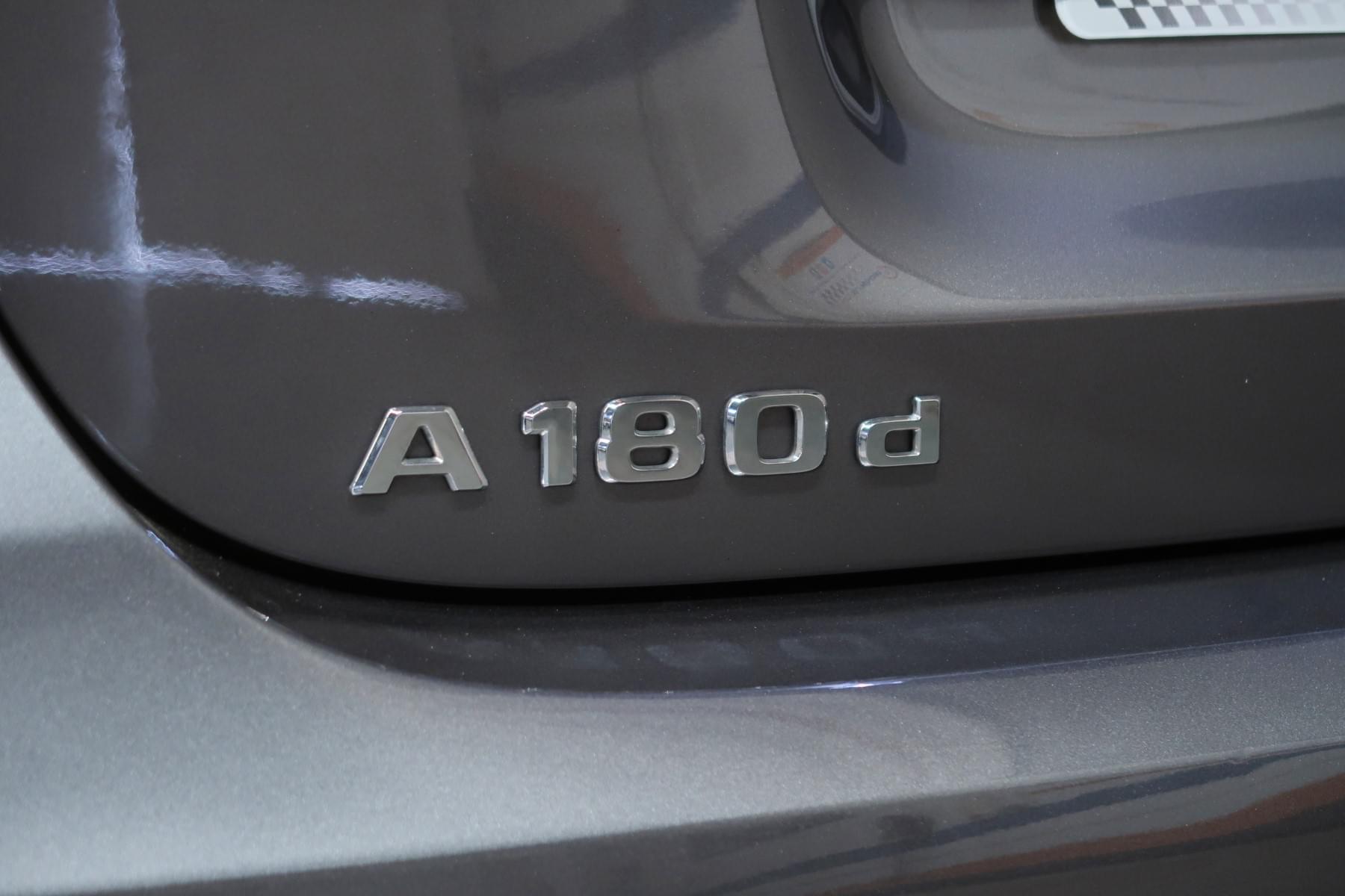 MERCEDES-BENZ CLASE A 180D AMG LINE 116CV 15 
