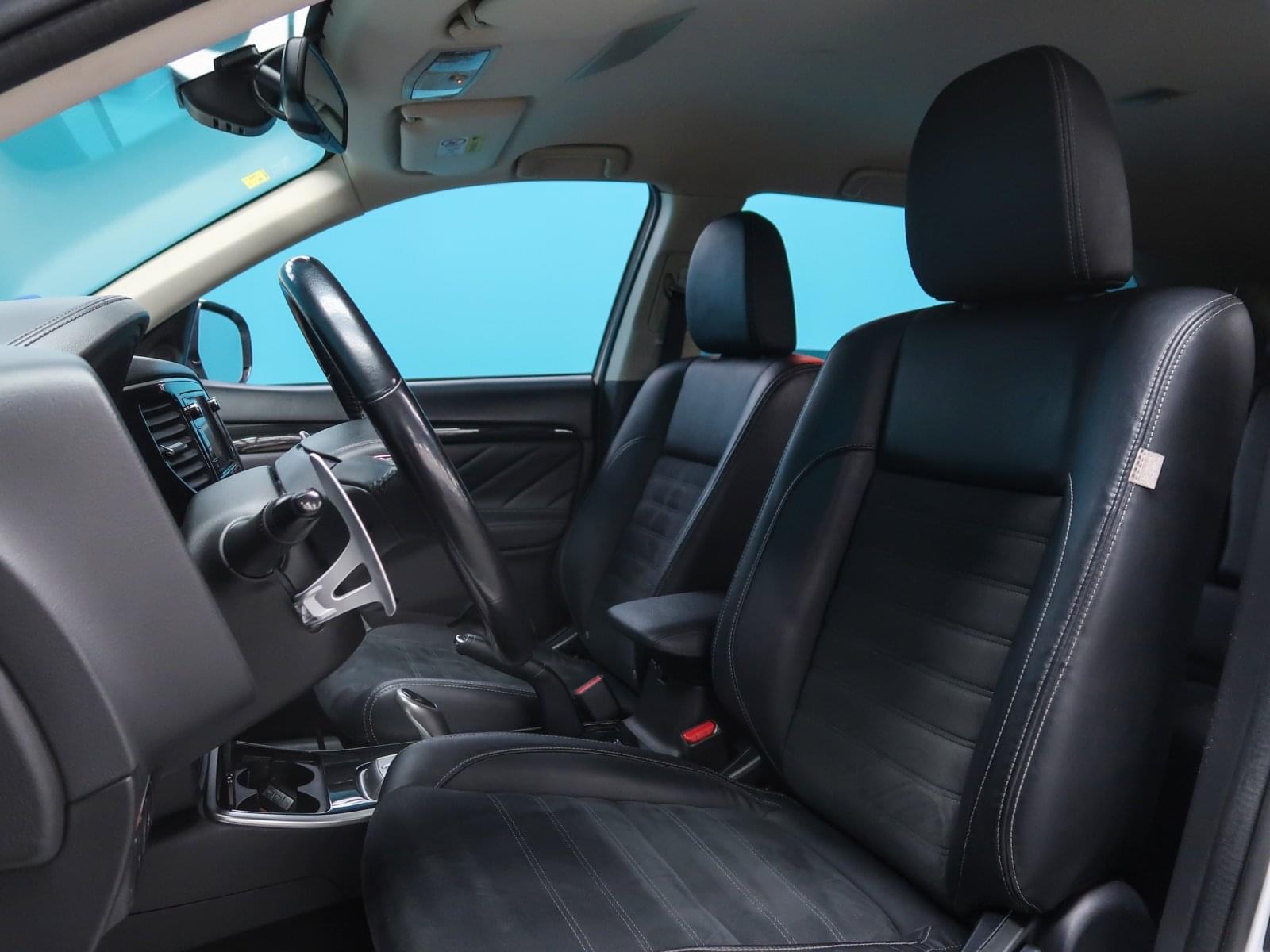 MITSUBISHI OUTLANDER 2.0 PLUG-IN HYBRID PHEV KAITEKI AWD 17