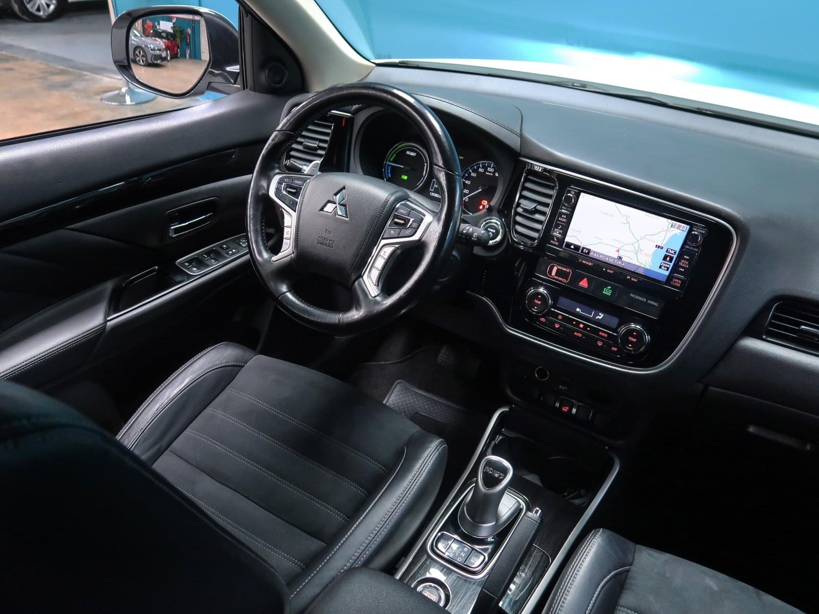 MITSUBISHI OUTLANDER 2.0 PLUG-IN HYBRID PHEV KAITEKI AWD 27