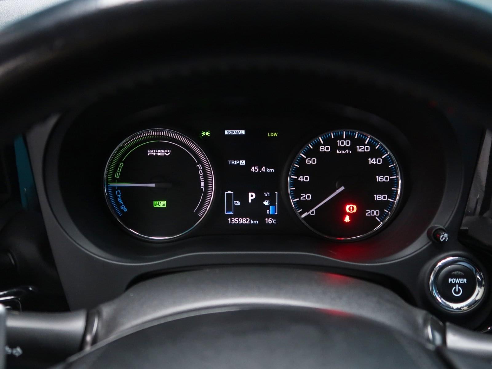 MITSUBISHI OUTLANDER 2.0 PLUG-IN HYBRID PHEV KAITEKI AWD 29