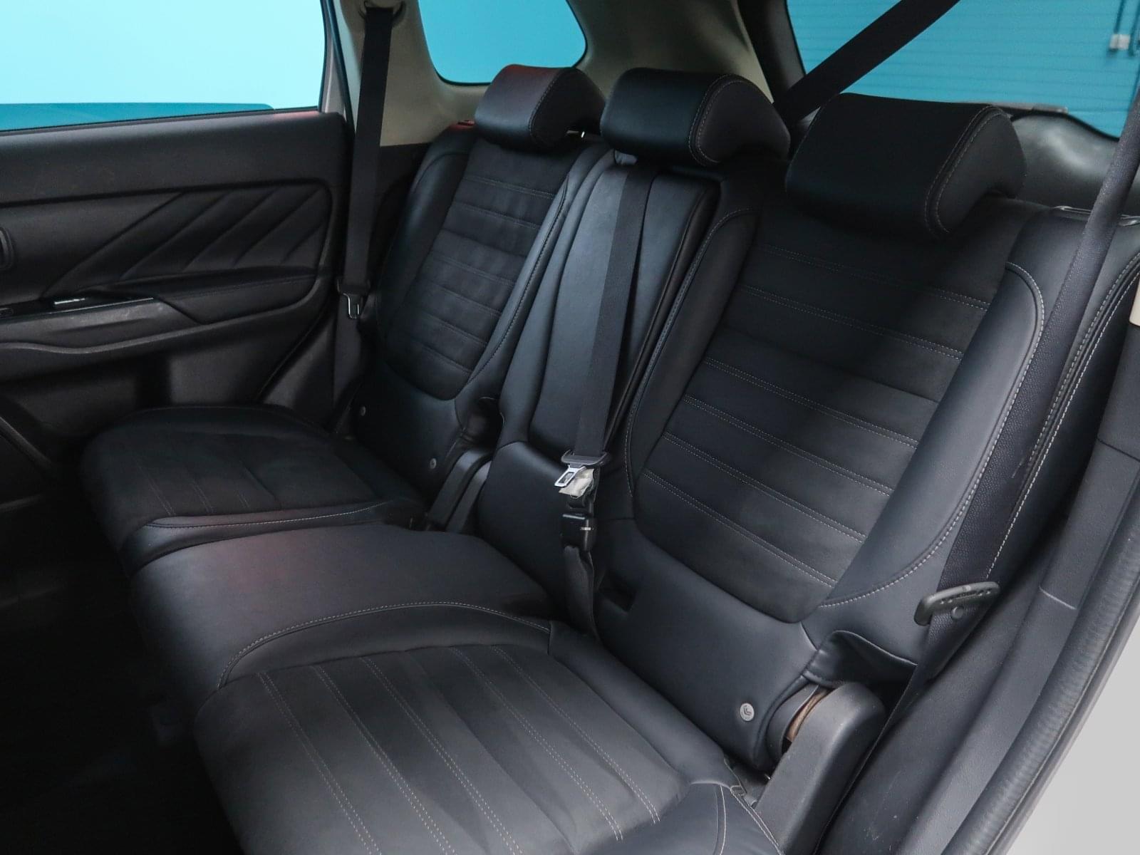 MITSUBISHI OUTLANDER 2.0 PLUG-IN HYBRID PHEV KAITEKI AWD 18