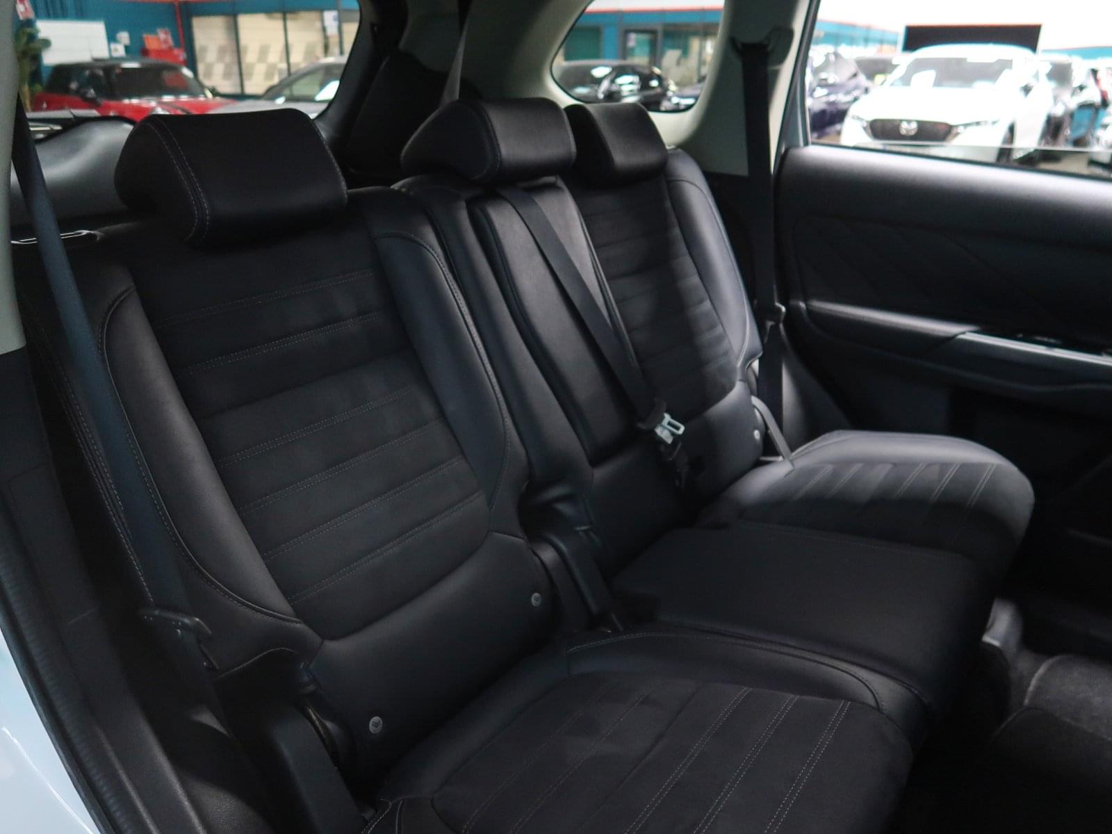 MITSUBISHI OUTLANDER 2.0 PLUG-IN HYBRID PHEV KAITEKI AWD 23