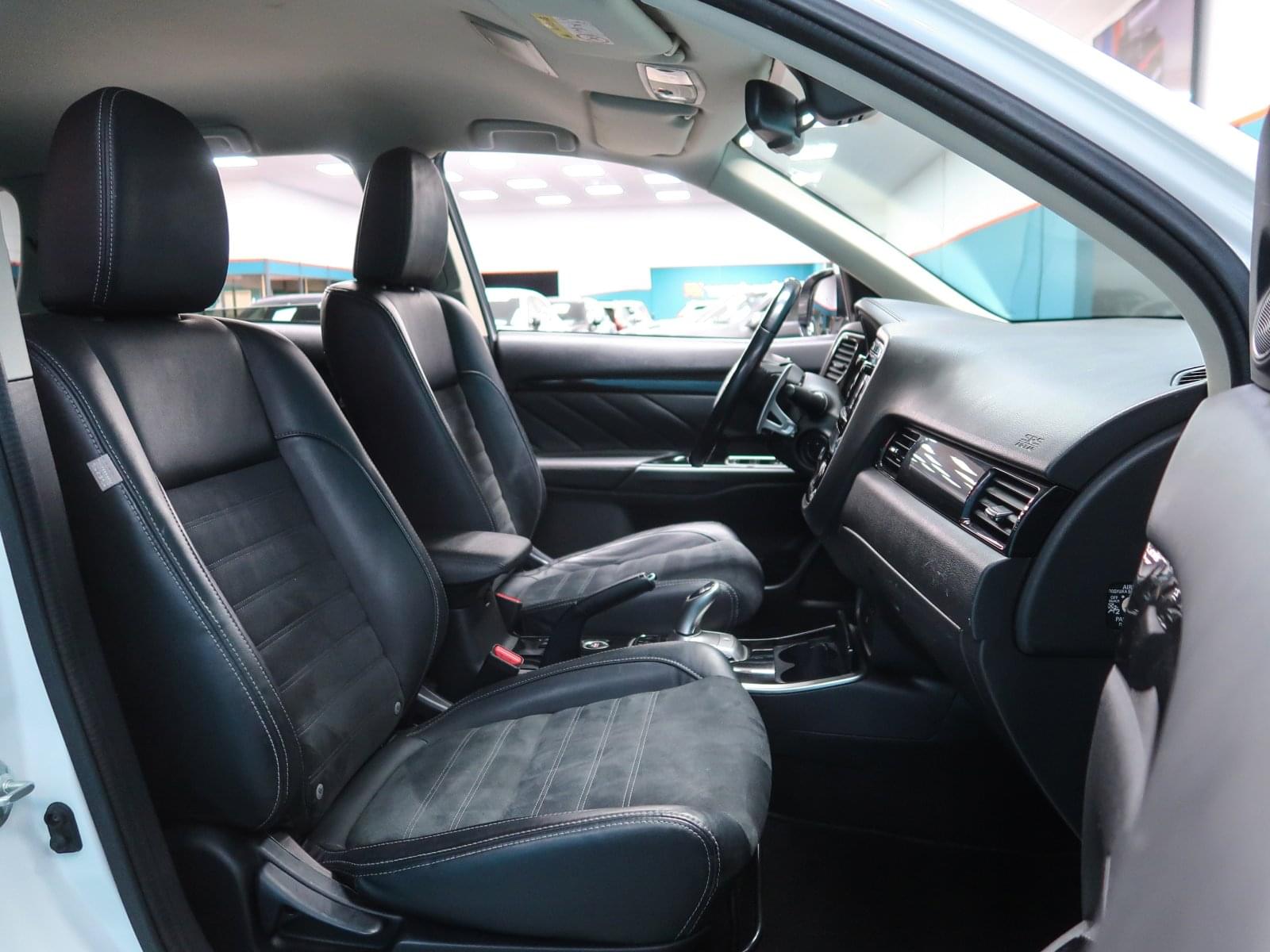 MITSUBISHI OUTLANDER 2.0 PLUG-IN HYBRID PHEV KAITEKI AWD 24