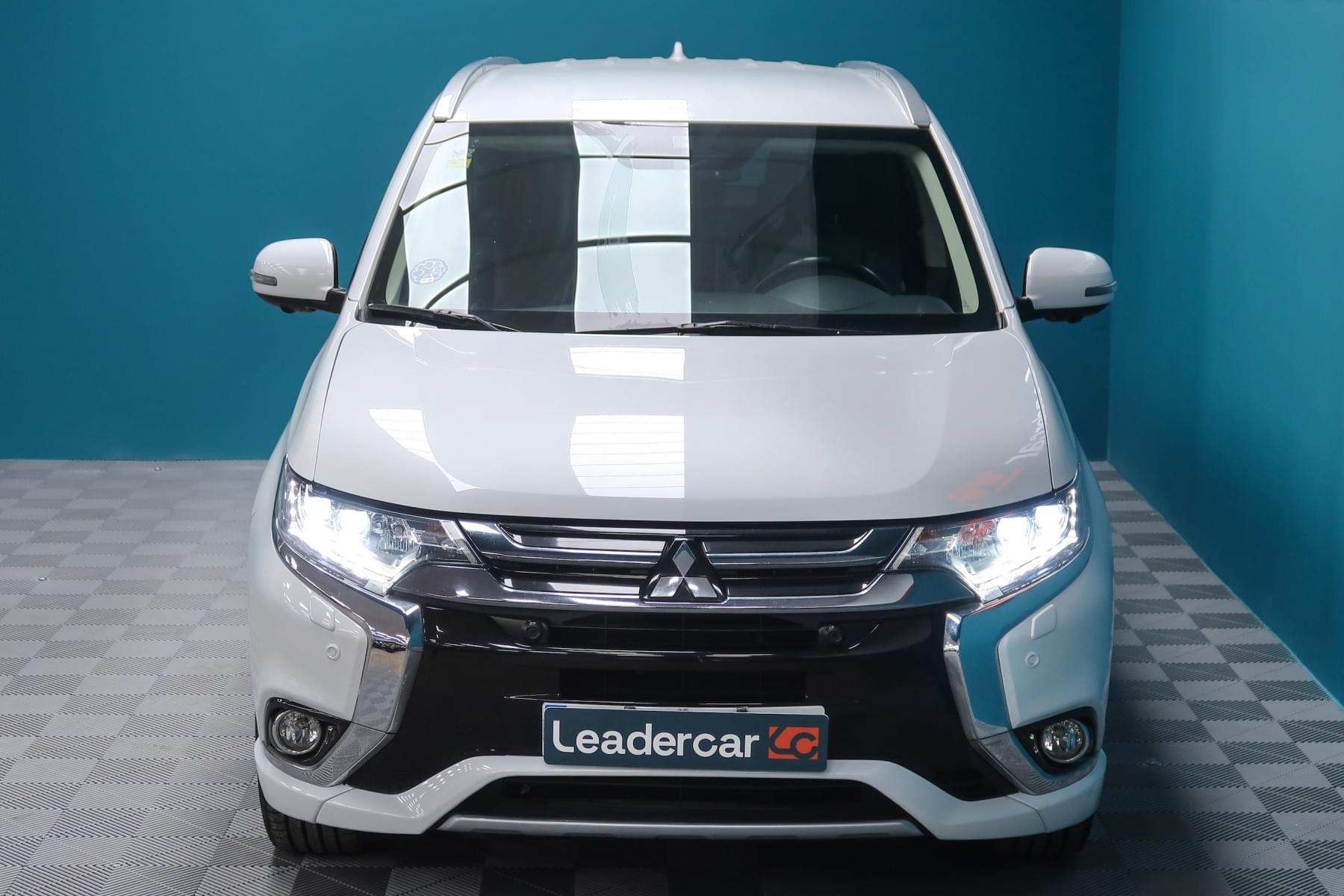 MITSUBISHI OUTLANDER 2.0 PLUG-IN HYBRID PHEV KAITEKI AWD 10