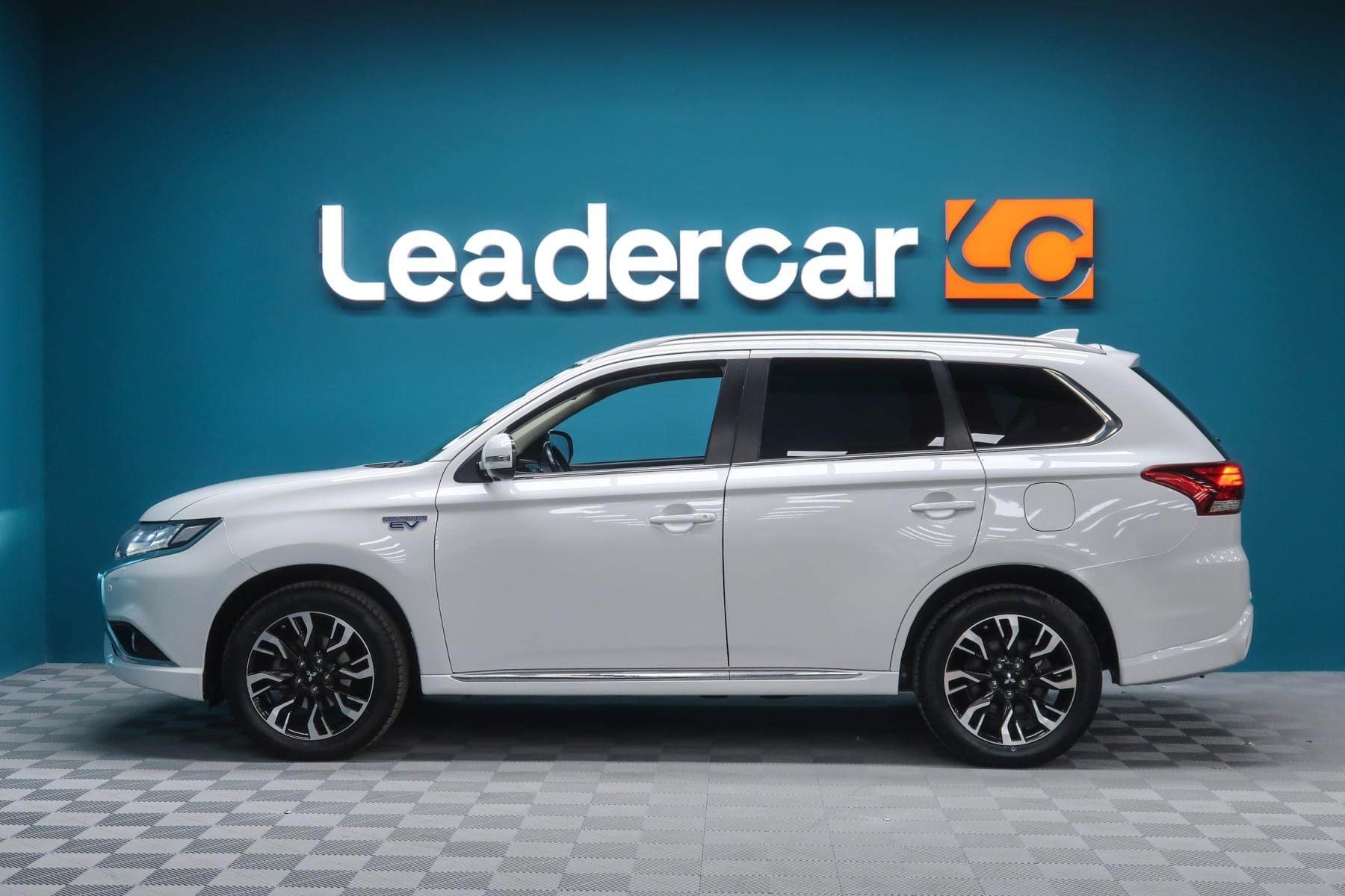 MITSUBISHI OUTLANDER 2.0 PLUG-IN HYBRID PHEV KAITEKI AWD 12
