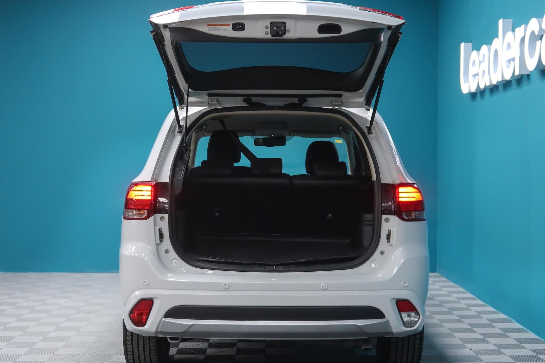 MITSUBISHI OUTLANDER 2.0 PLUG-IN HYBRID PHEV KAITEKI AWD 14