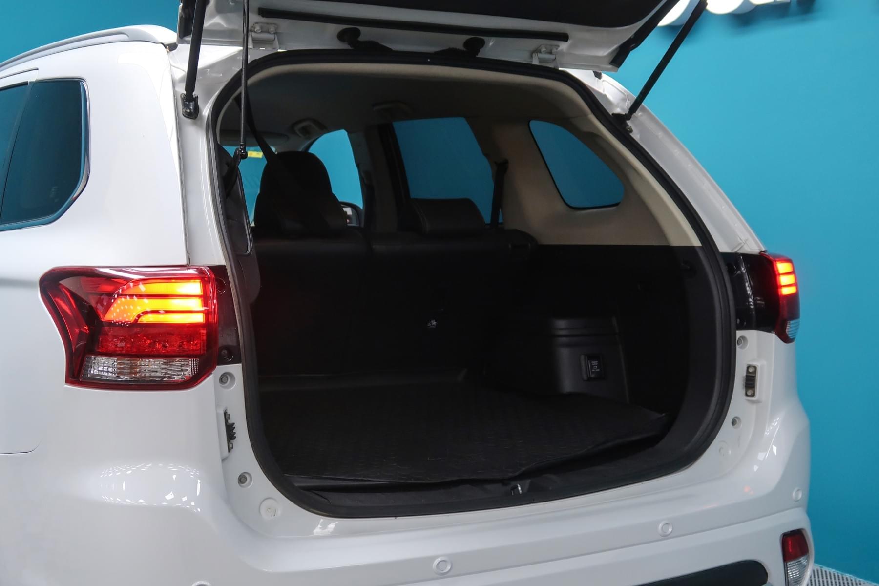 MITSUBISHI OUTLANDER 2.0 PLUG-IN HYBRID PHEV KAITEKI AWD 15