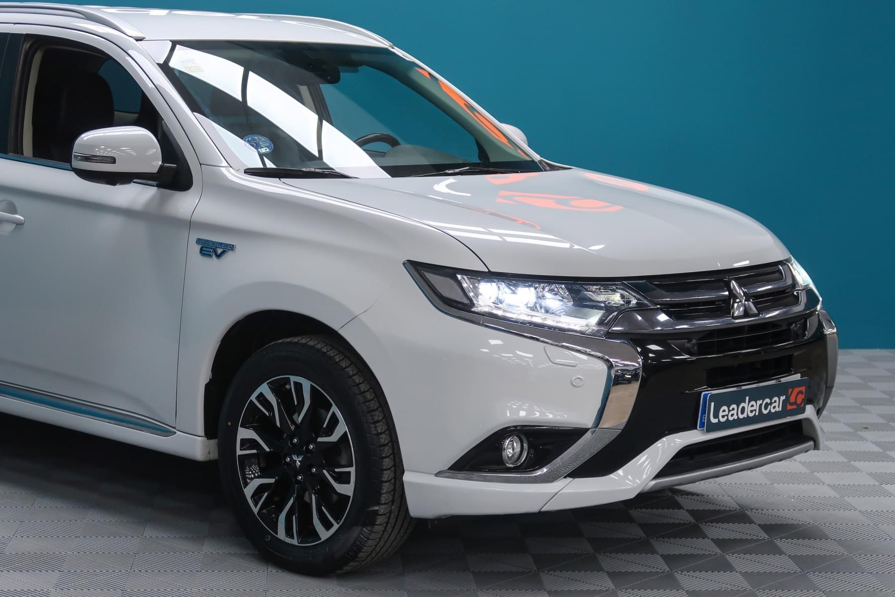 MITSUBISHI OUTLANDER 2.0 PLUG-IN HYBRID PHEV KAITEKI AWD 6