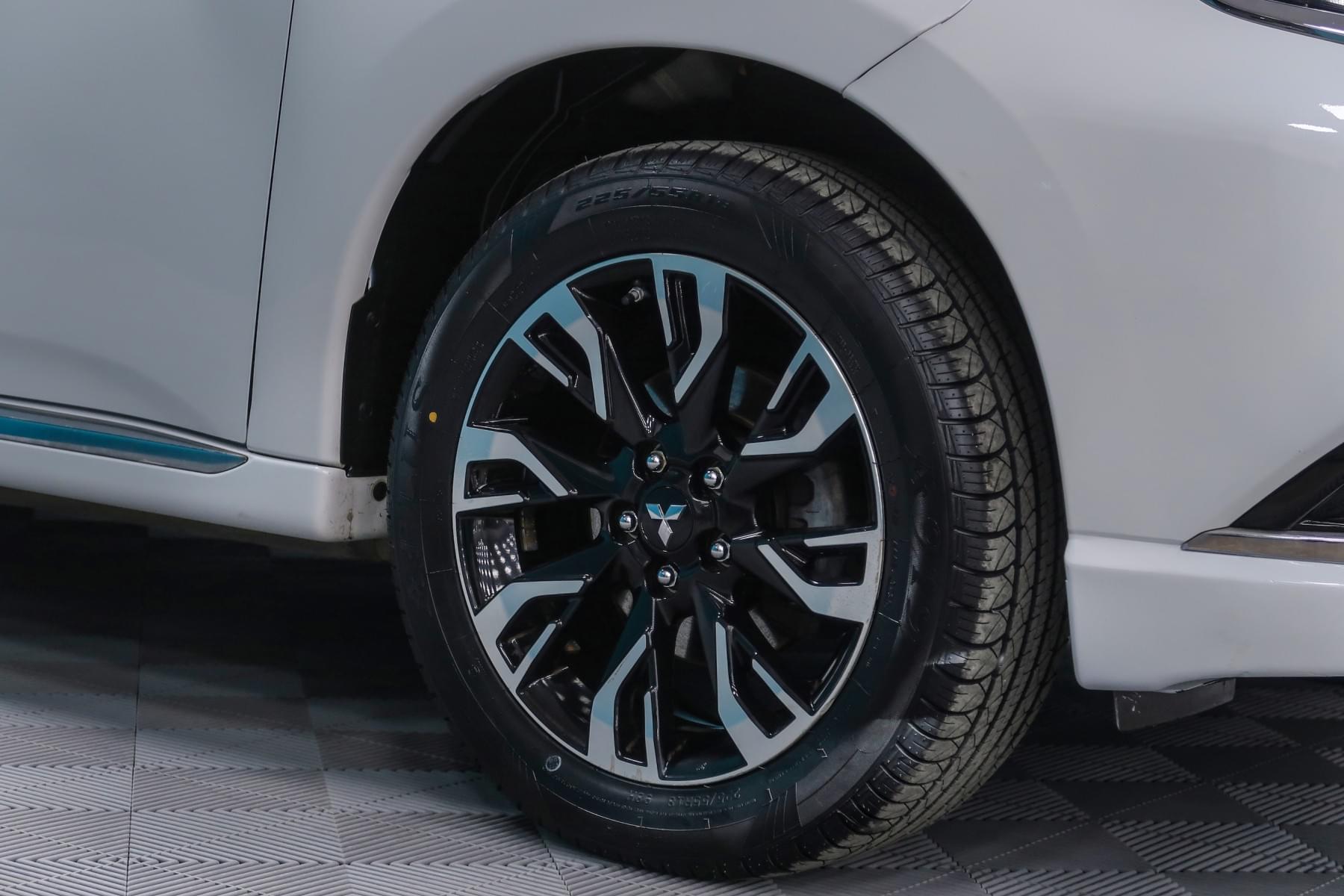 MITSUBISHI OUTLANDER 2.0 PLUG-IN HYBRID PHEV KAITEKI AWD 7