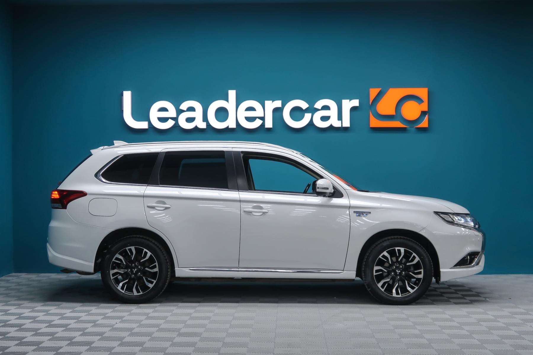 MITSUBISHI OUTLANDER 2.0 PLUG-IN HYBRID PHEV KAITEKI AWD 3