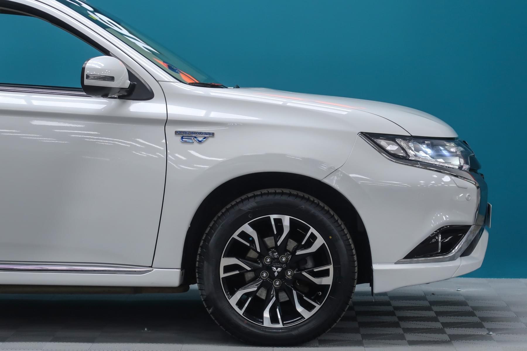 MITSUBISHI OUTLANDER 2.0 PLUG-IN HYBRID PHEV KAITEKI AWD 8