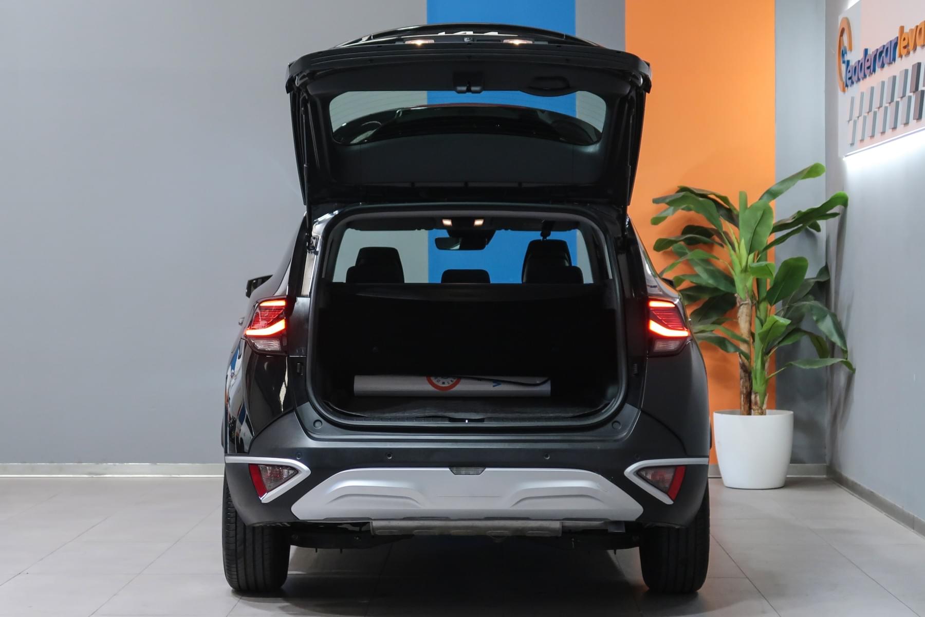 KIA SPORTAGE 1.6 TGDi HEV 230CV Drive 4X2 12 