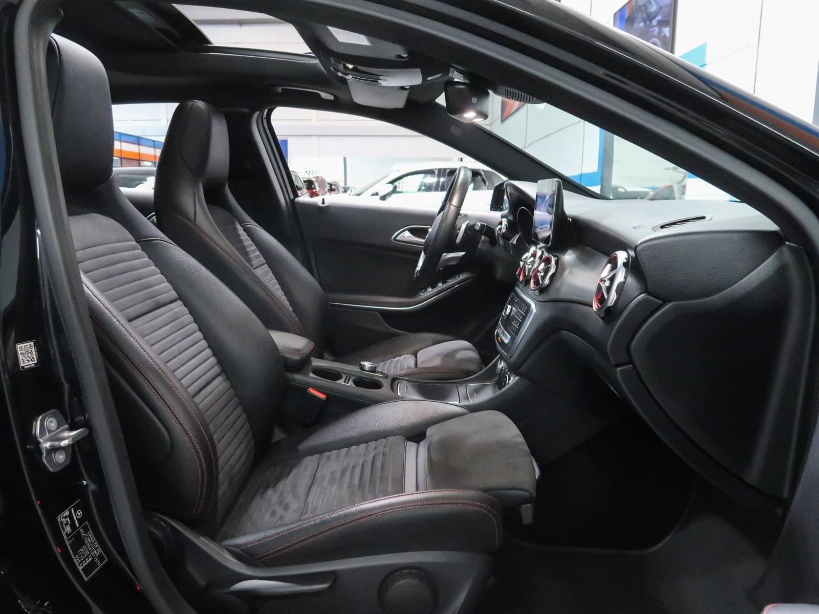 MERCEDES-BENZ CLASE GLA 220D PACK AMG 177CV 31 