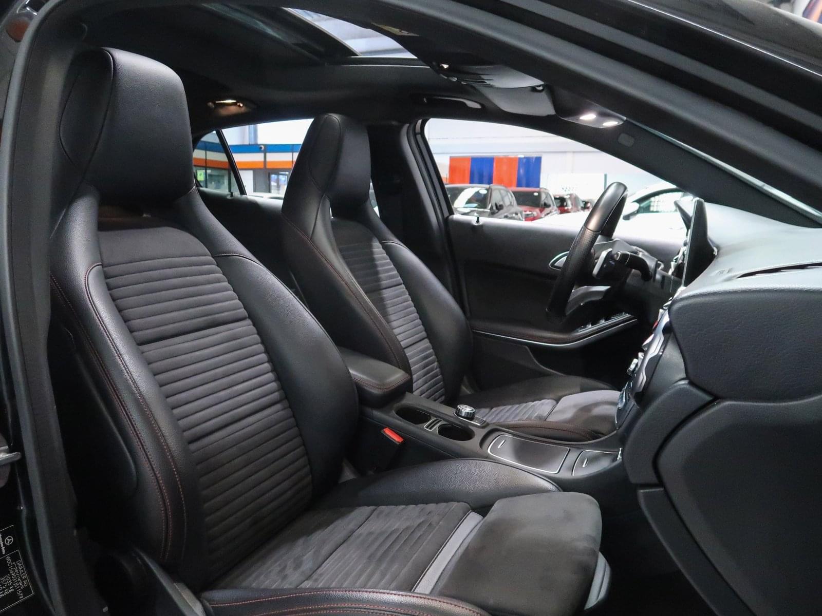 MERCEDES-BENZ CLASE GLA 220D PACK AMG 177CV 32 
