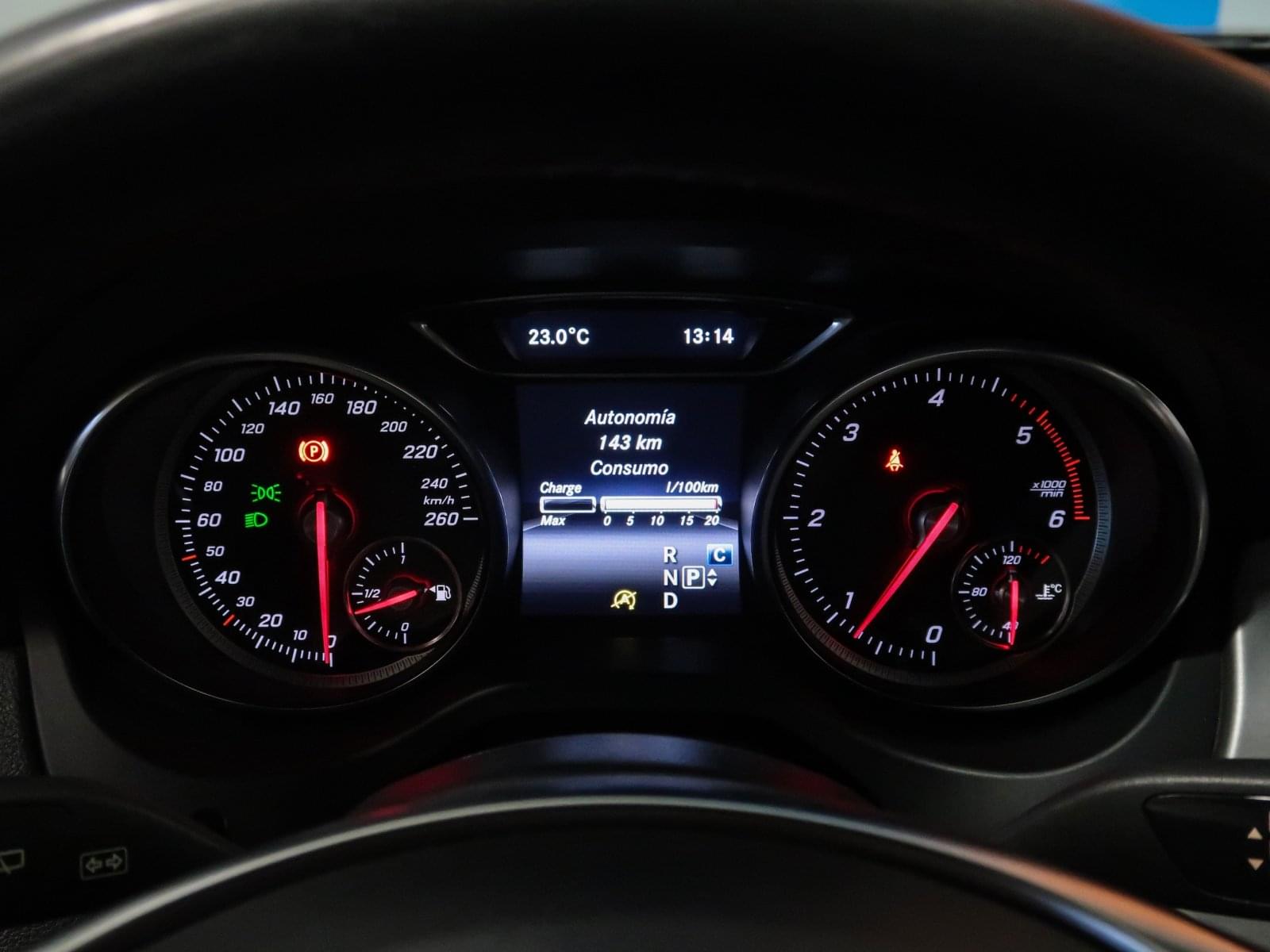 MERCEDES-BENZ CLASE GLA 220D PACK AMG 177CV 37 