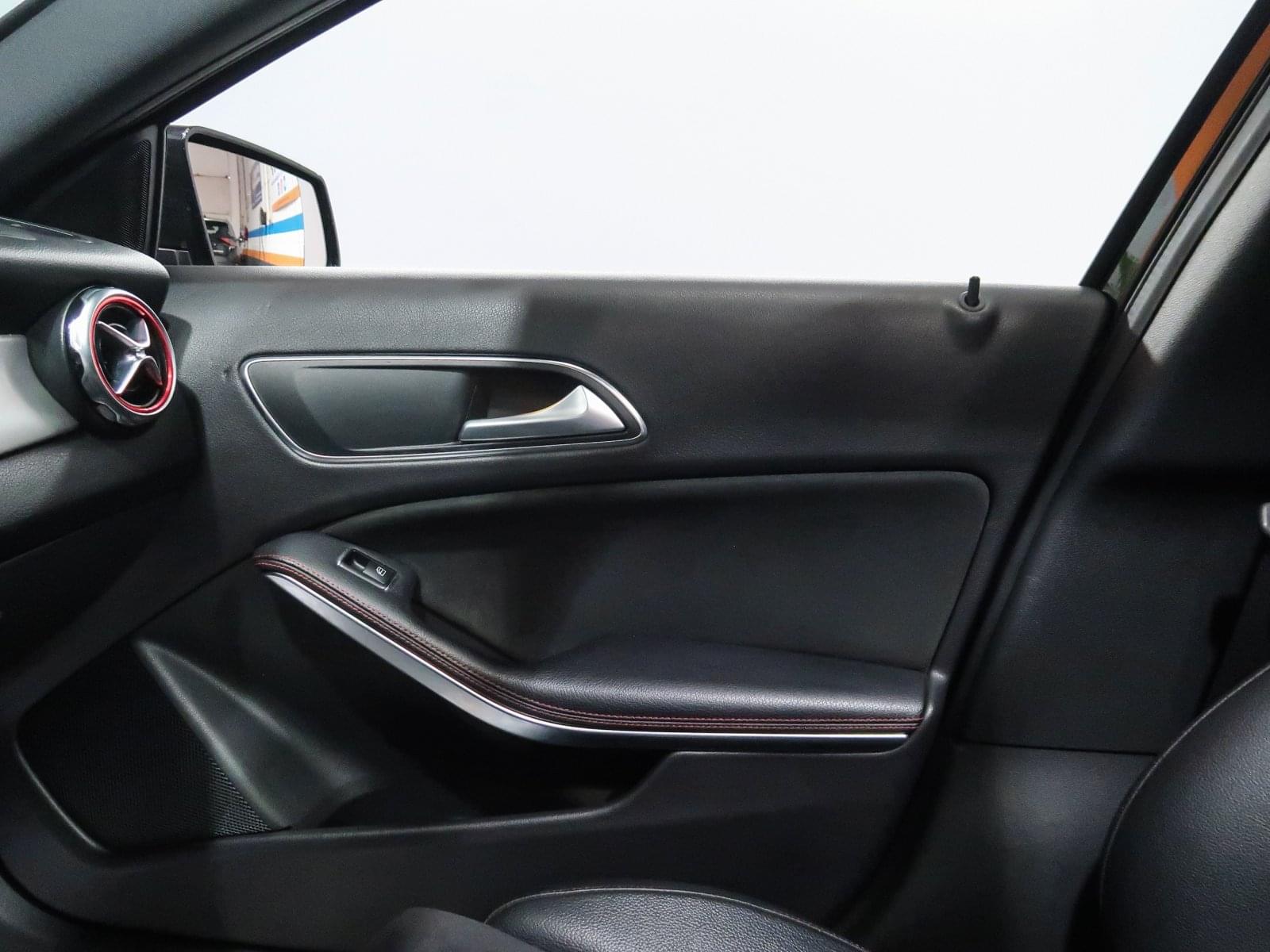 MERCEDES-BENZ CLASE GLA 220D PACK AMG 177CV 40 