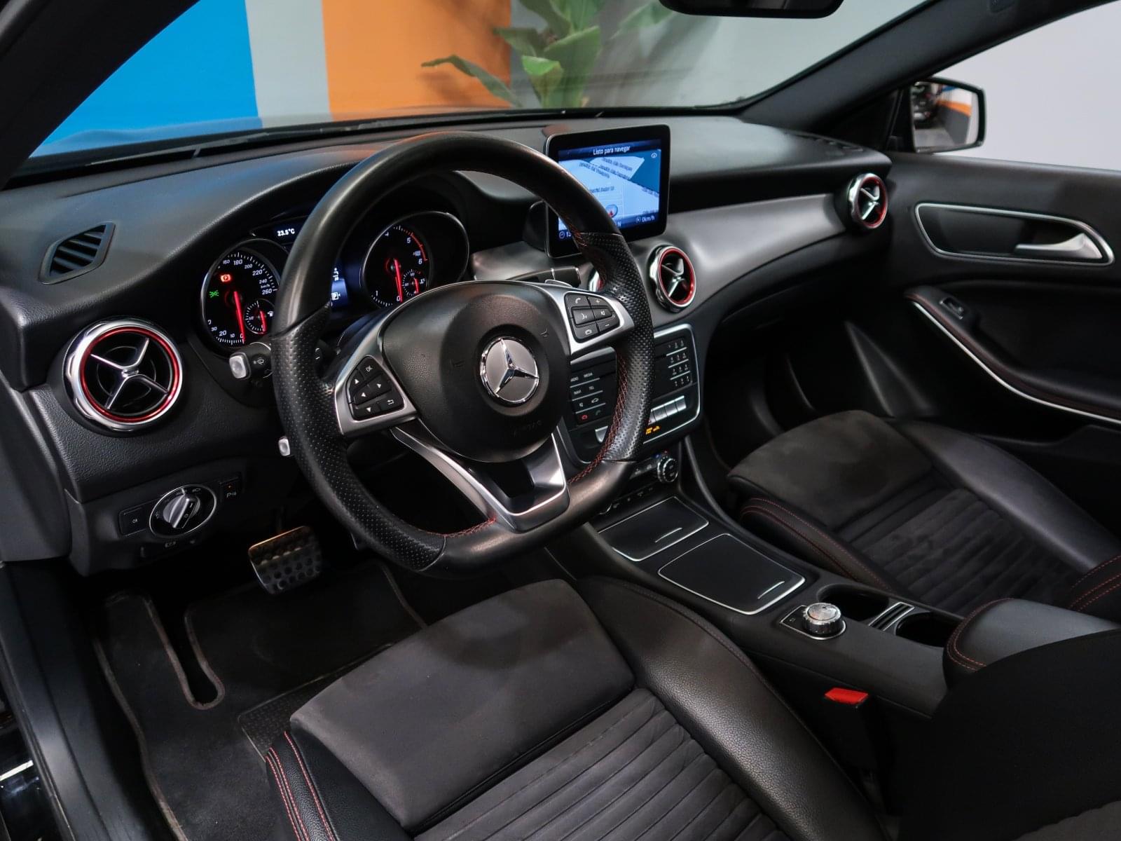 MERCEDES-BENZ CLASE GLA 220D PACK AMG 177CV 25 