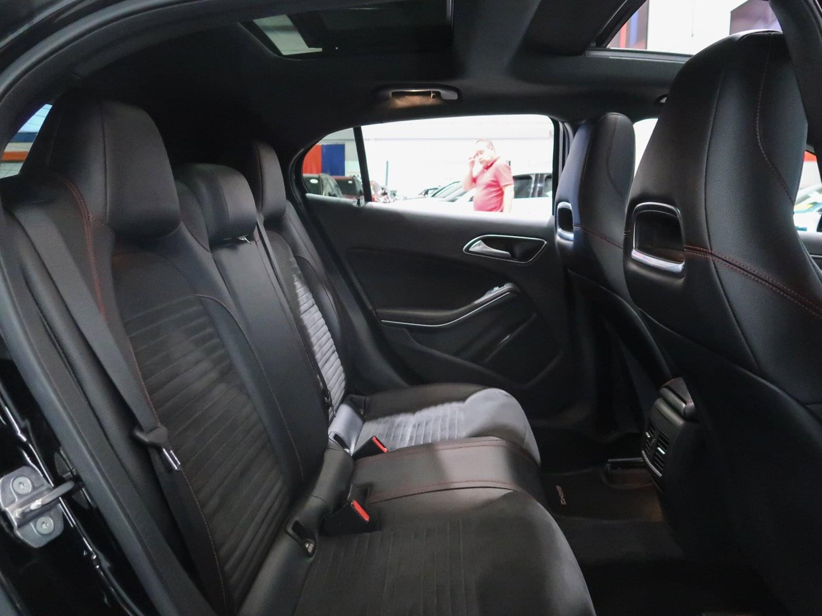 MERCEDES-BENZ CLASE GLA 220D PACK AMG 177CV 29 