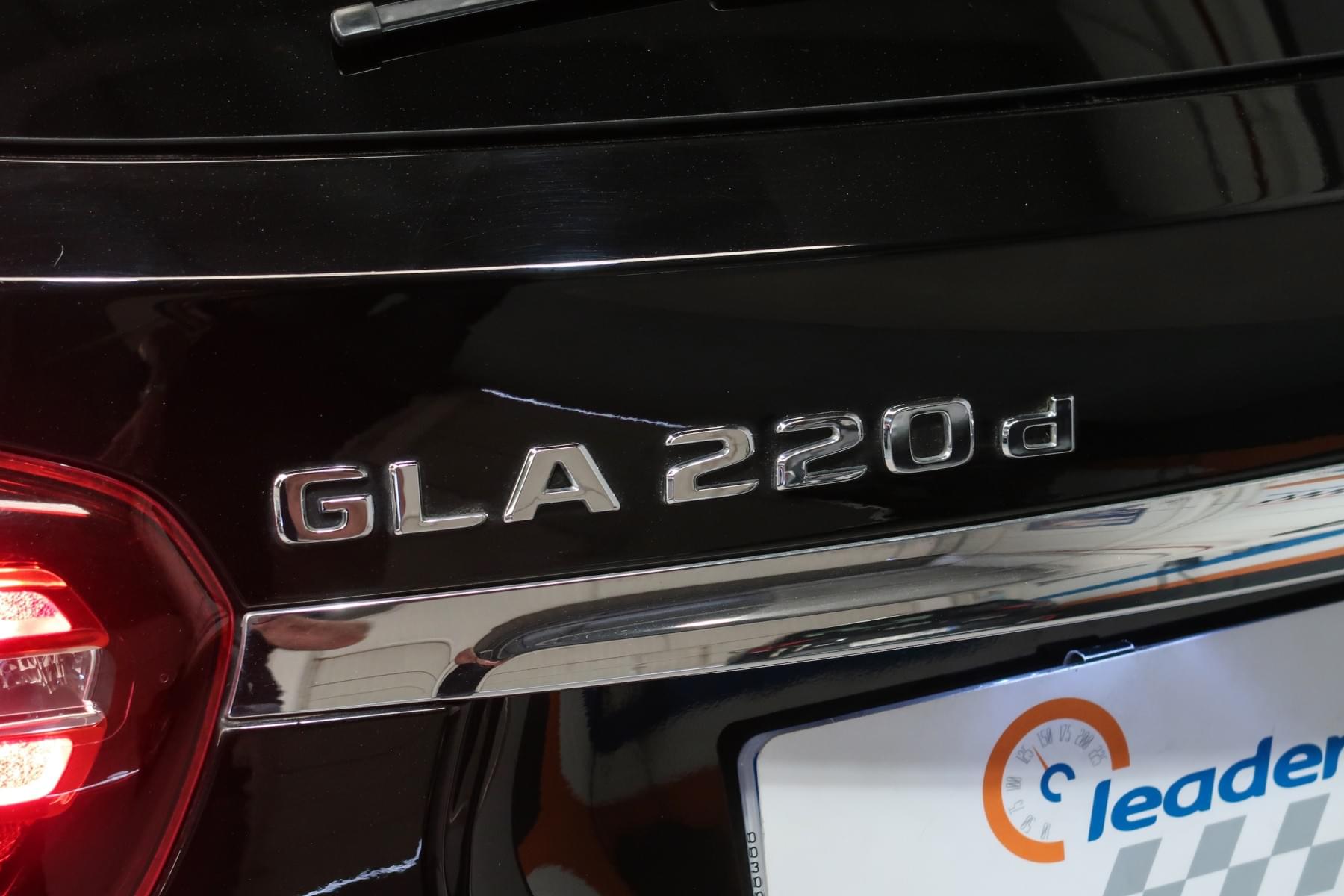 MERCEDES-BENZ CLASE GLA 220D PACK AMG 177CV 15 