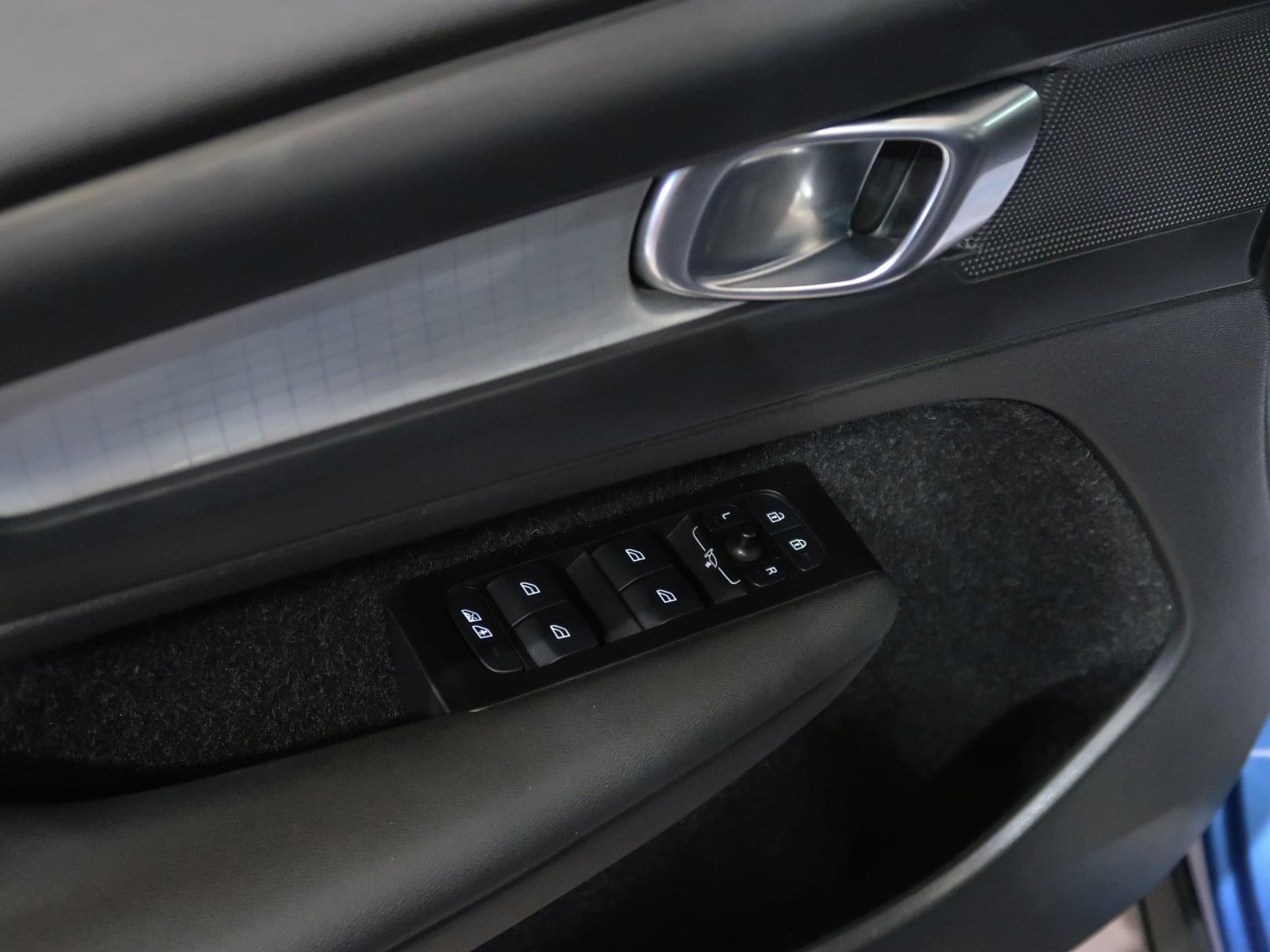 VOLVO XC40 1.5 T4 TWIN RECHARGE R-DESIGN 211CV 31 