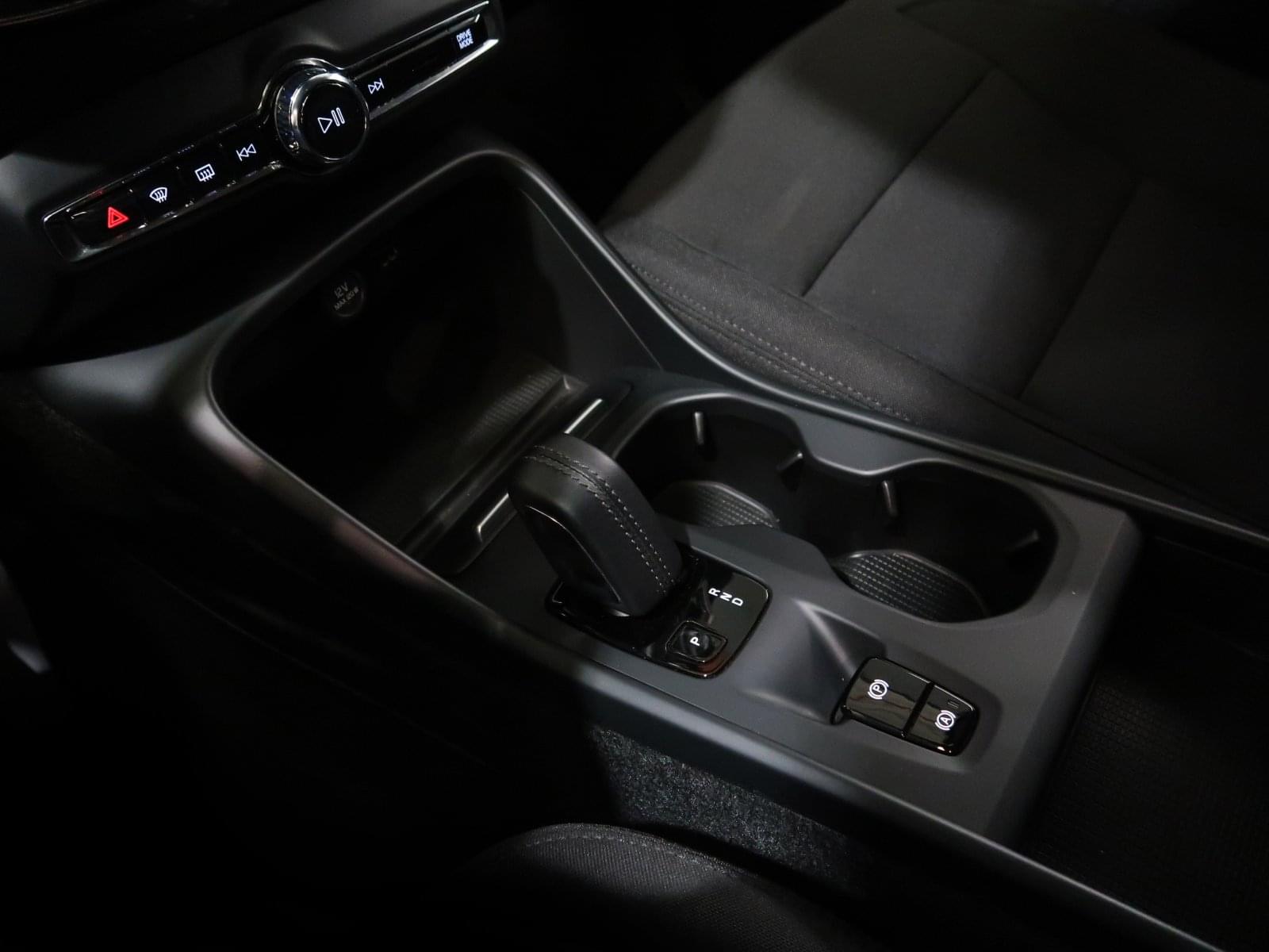 VOLVO XC40 1.5 T4 TWIN RECHARGE R-DESIGN 211CV 43 
