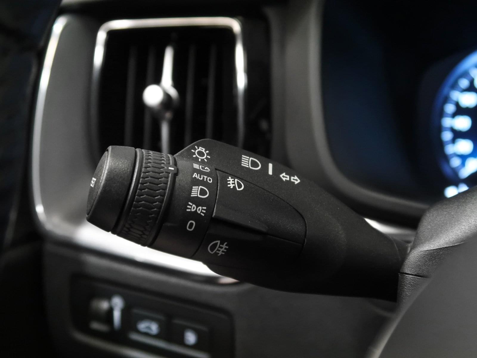 VOLVO XC60 2.0 T6 AWD RECHARGE R-DESIGN EXP AUTO 33 