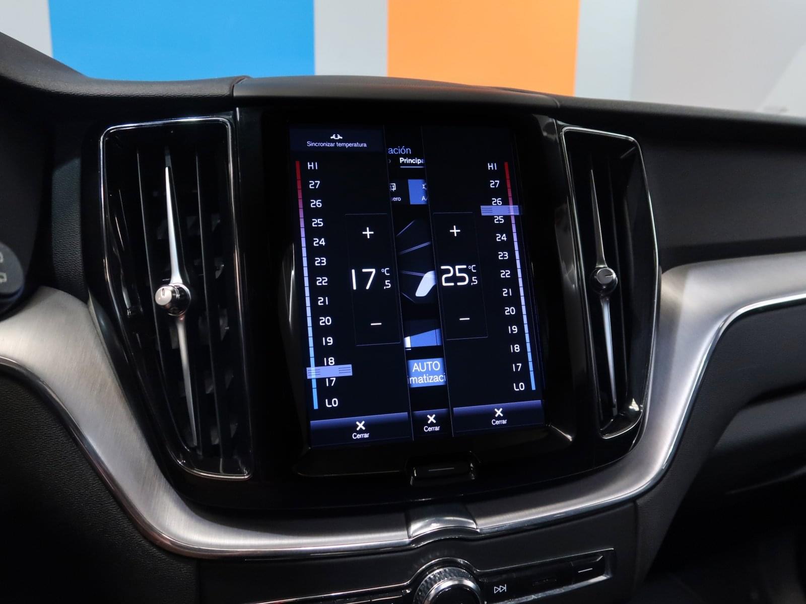 VOLVO XC60 2.0 T6 AWD RECHARGE R-DESIGN EXP AUTO 40 