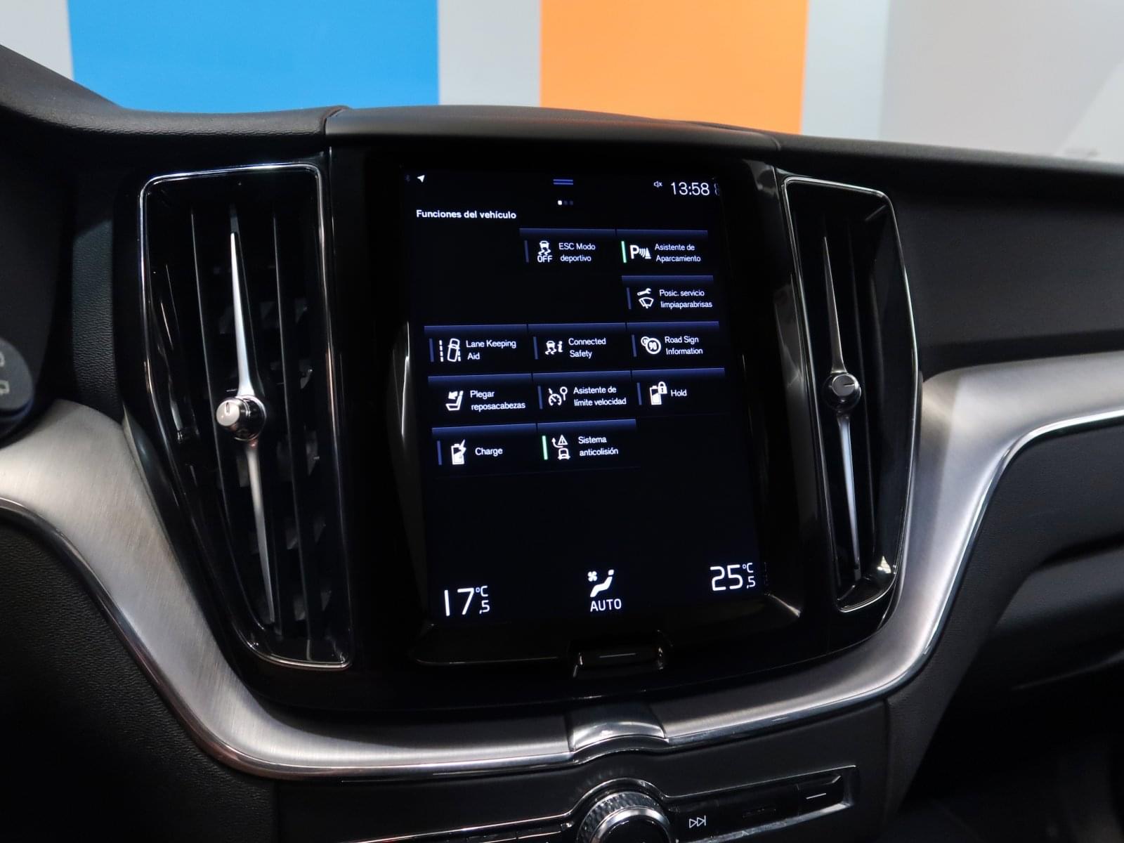 VOLVO XC60 2.0 T6 AWD RECHARGE R-DESIGN EXP AUTO 41 