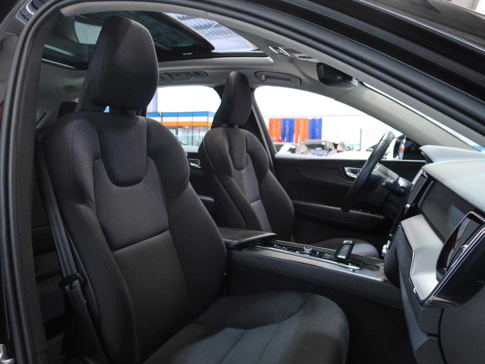 VOLVO XC60 2.0 T6 AWD RECHARGE R-DESIGN EXP AUTO 28 