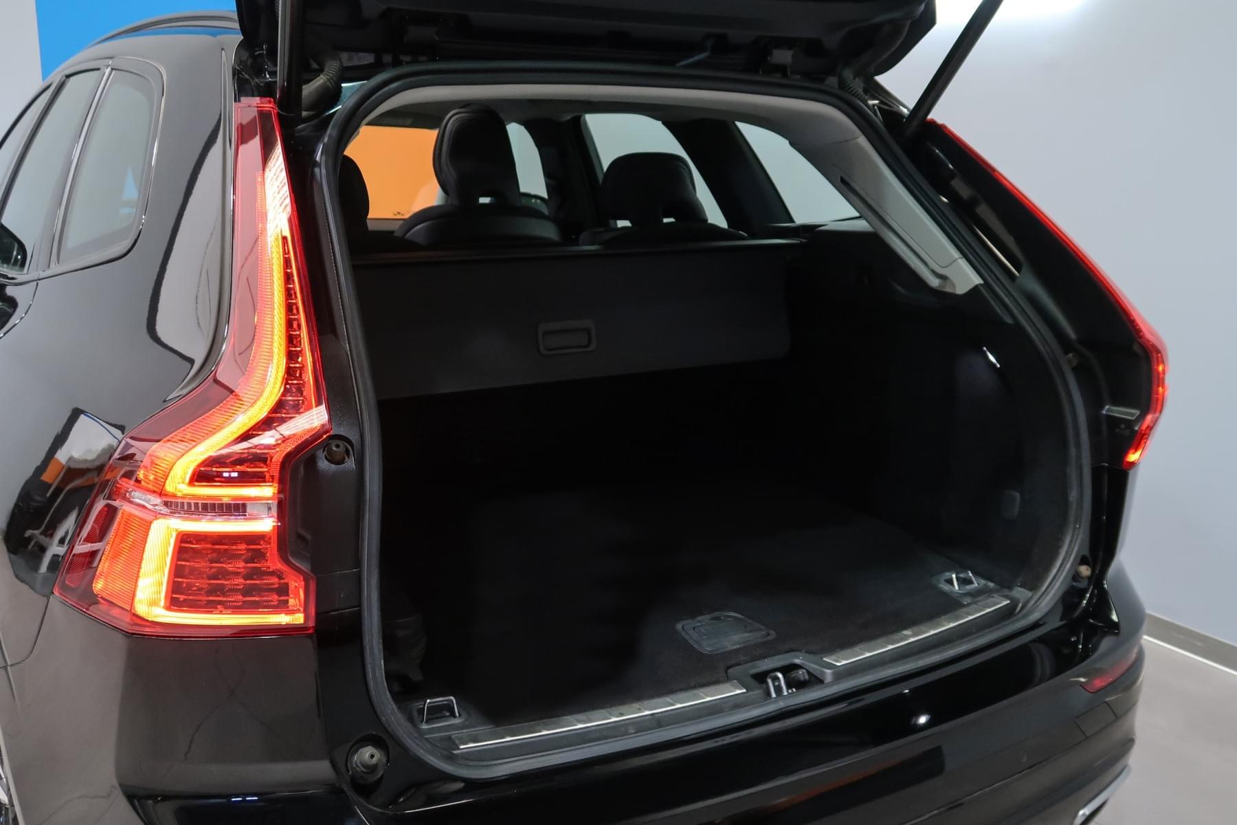 VOLVO XC60 2.0 T6 AWD RECHARGE R-DESIGN EXP AUTO 17 