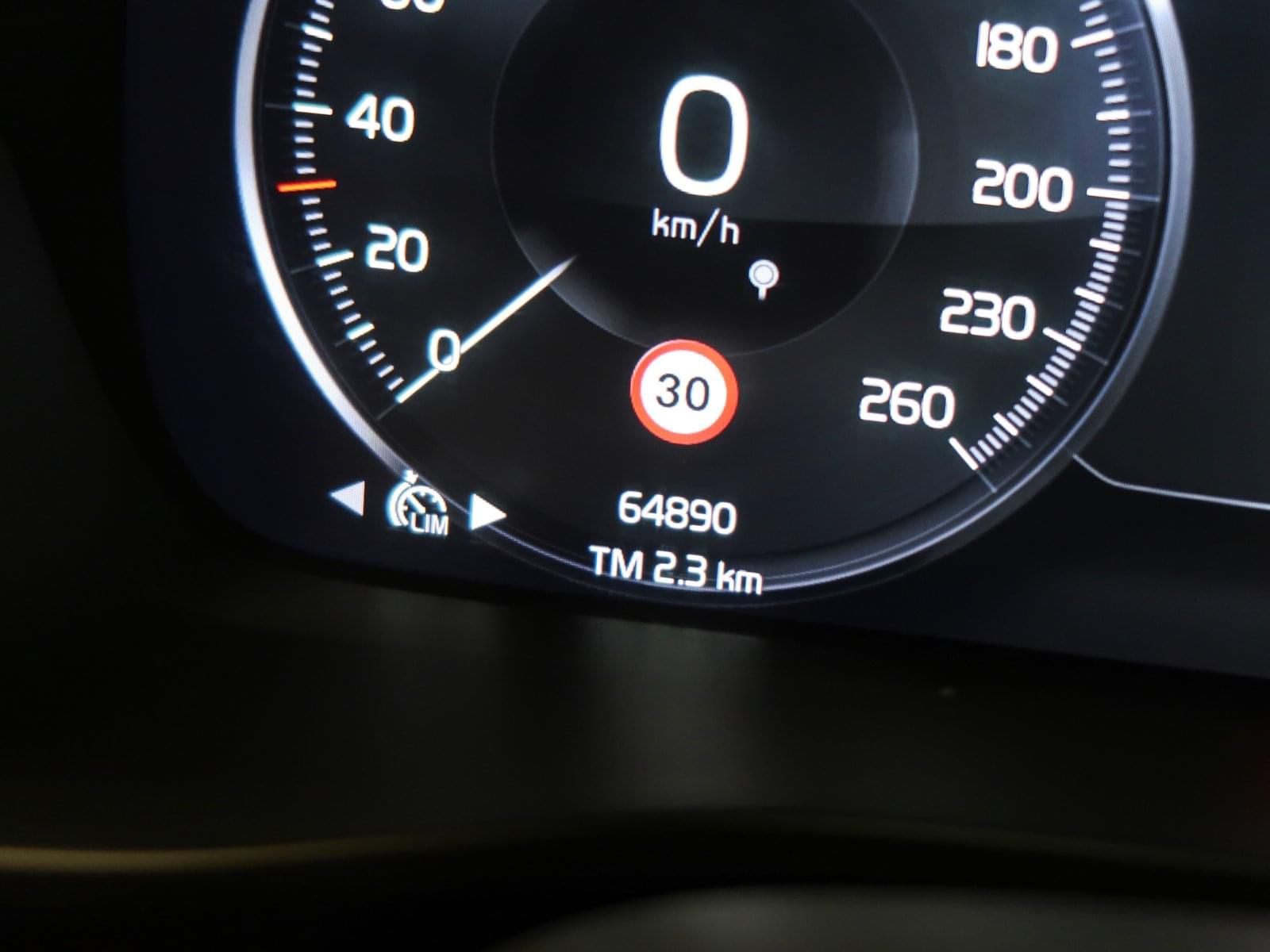 VOLVO XC40 T4 TWIN RECHARGE R DESIGN 211CV 32 