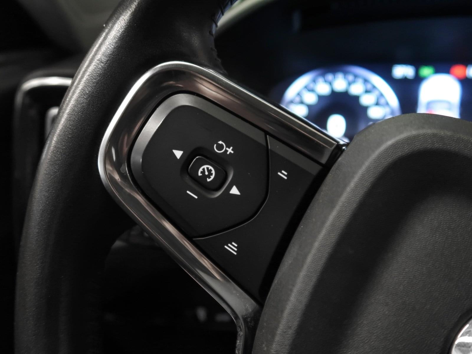 VOLVO XC40 T4 TWIN RECHARGE R DESIGN 211CV 34 