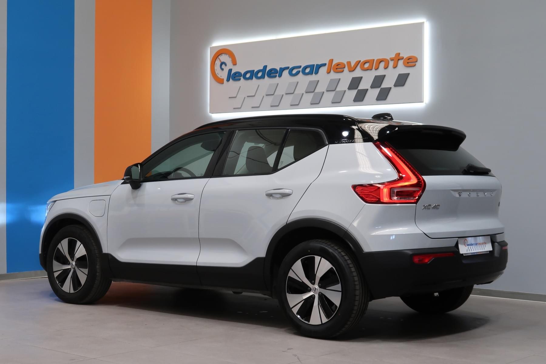 VOLVO XC40 T4 TWIN RECHARGE R DESIGN 211CV 11 