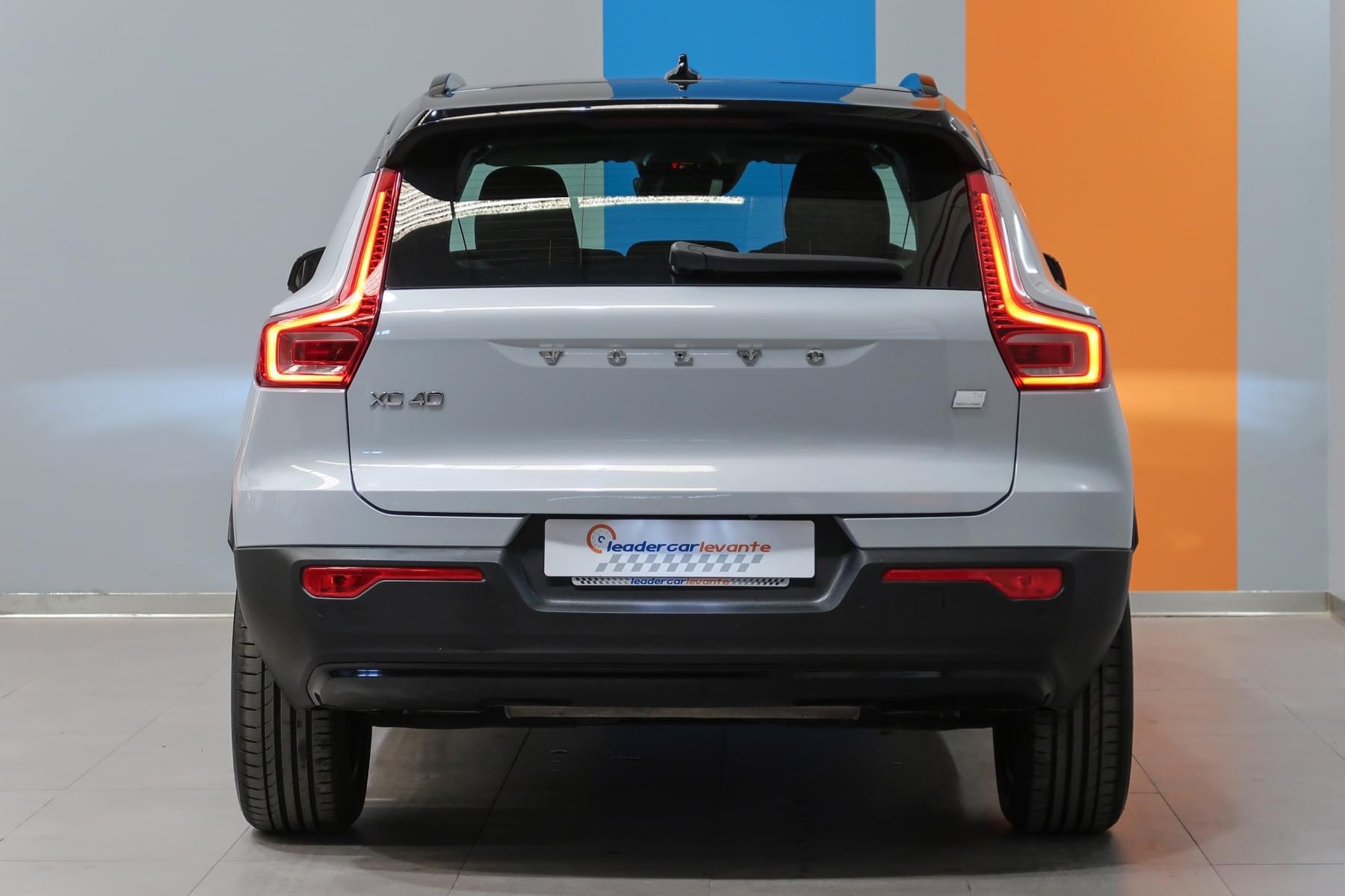 VOLVO XC40 T4 TWIN RECHARGE R DESIGN 211CV 12 
