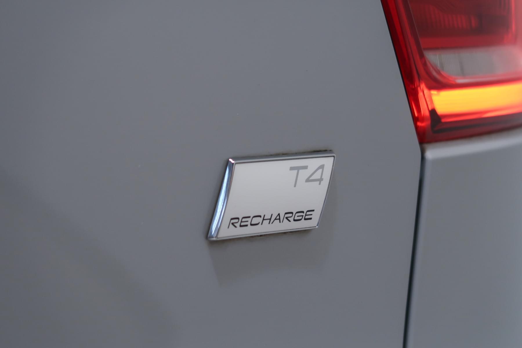 VOLVO XC40 T4 TWIN RECHARGE R DESIGN 211CV 14 