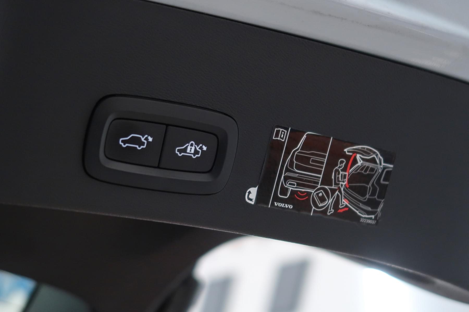 VOLVO XC40 T4 TWIN RECHARGE R DESIGN 211CV 17 