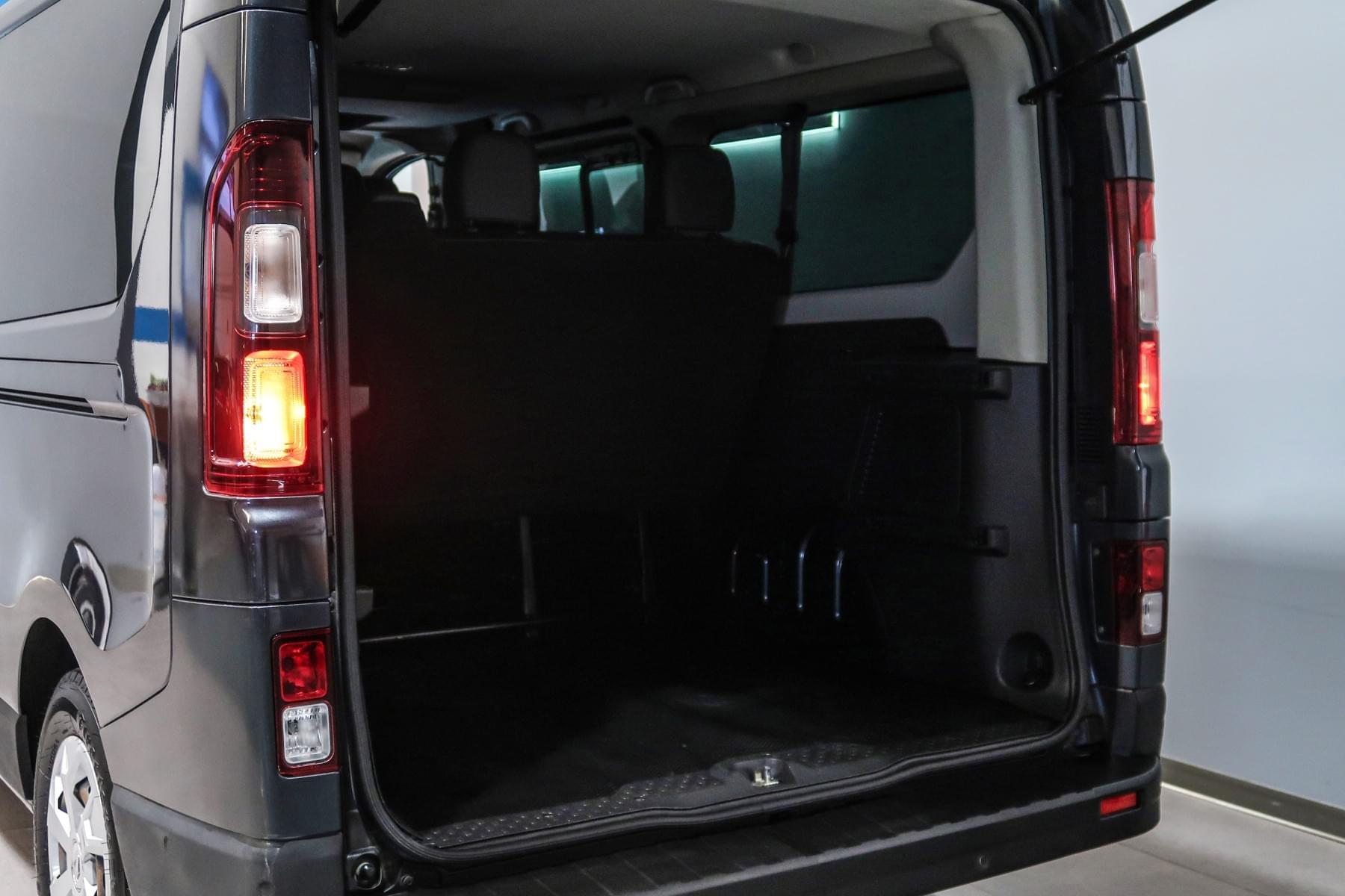 RENAULT TRAFIC COMBI 2.0 9 LARGO ENERGY BLUE 150CV 10 