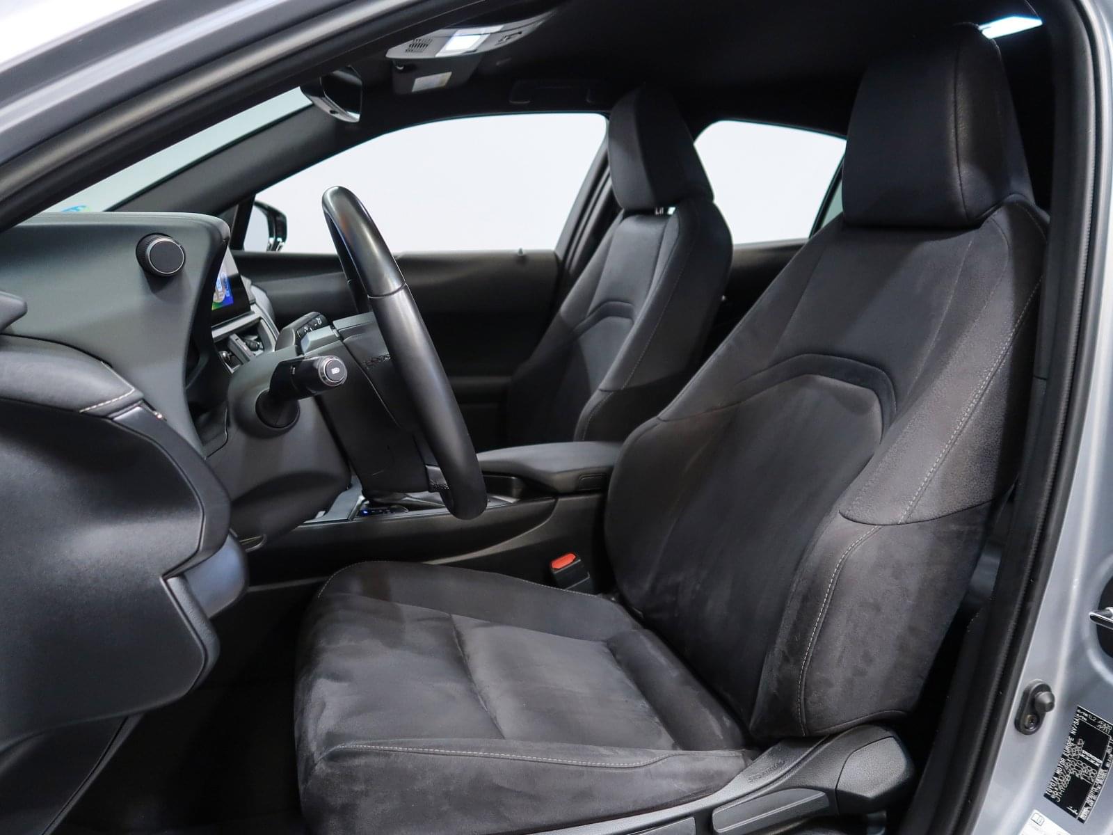 LEXUS UX 250H 17 