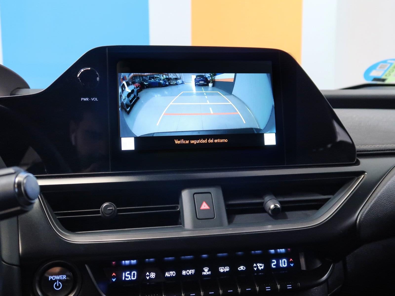 LEXUS UX 250H 37 