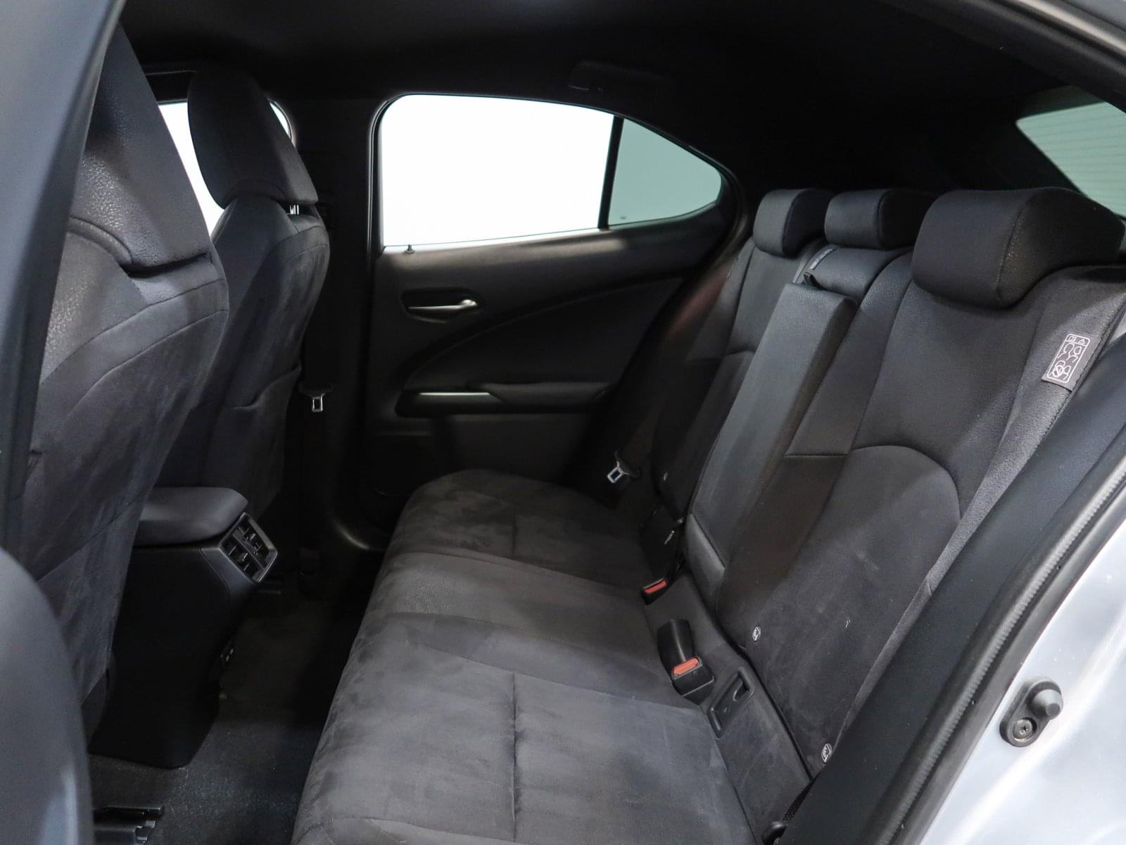 LEXUS UX 250H 21 