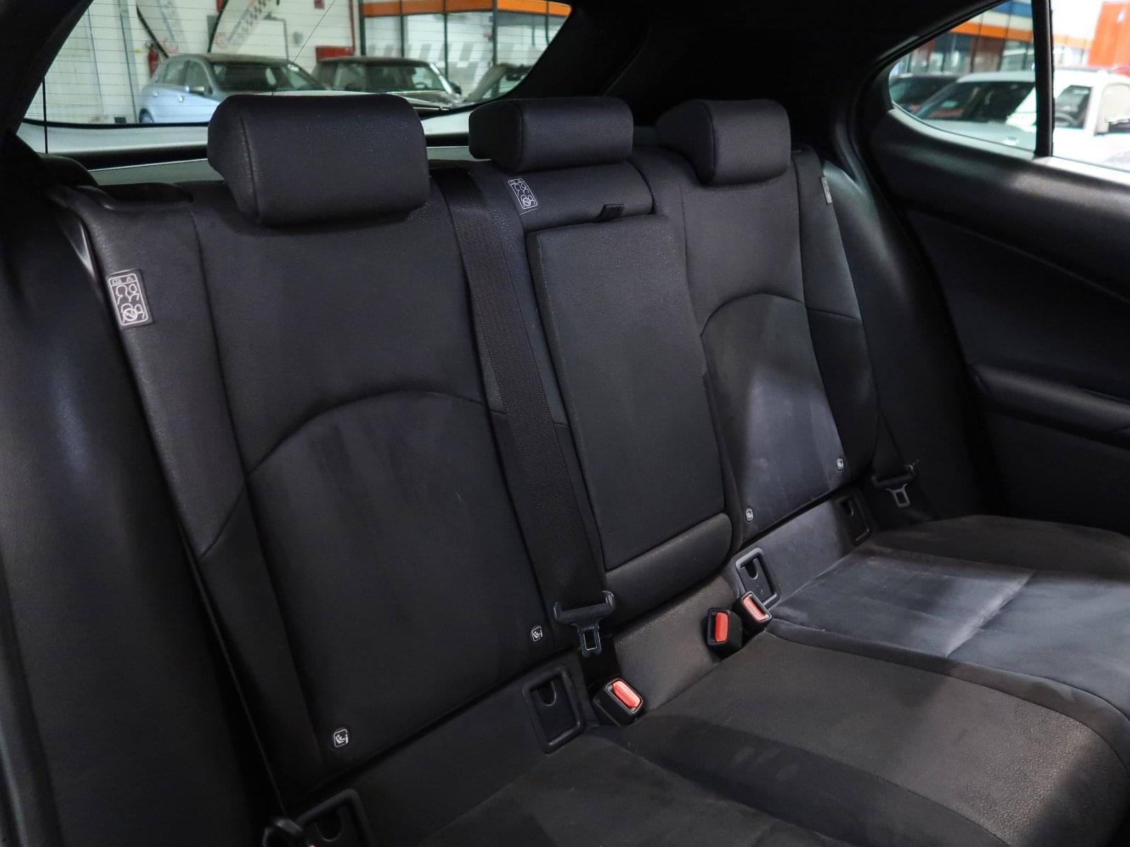 LEXUS UX 250H 23 