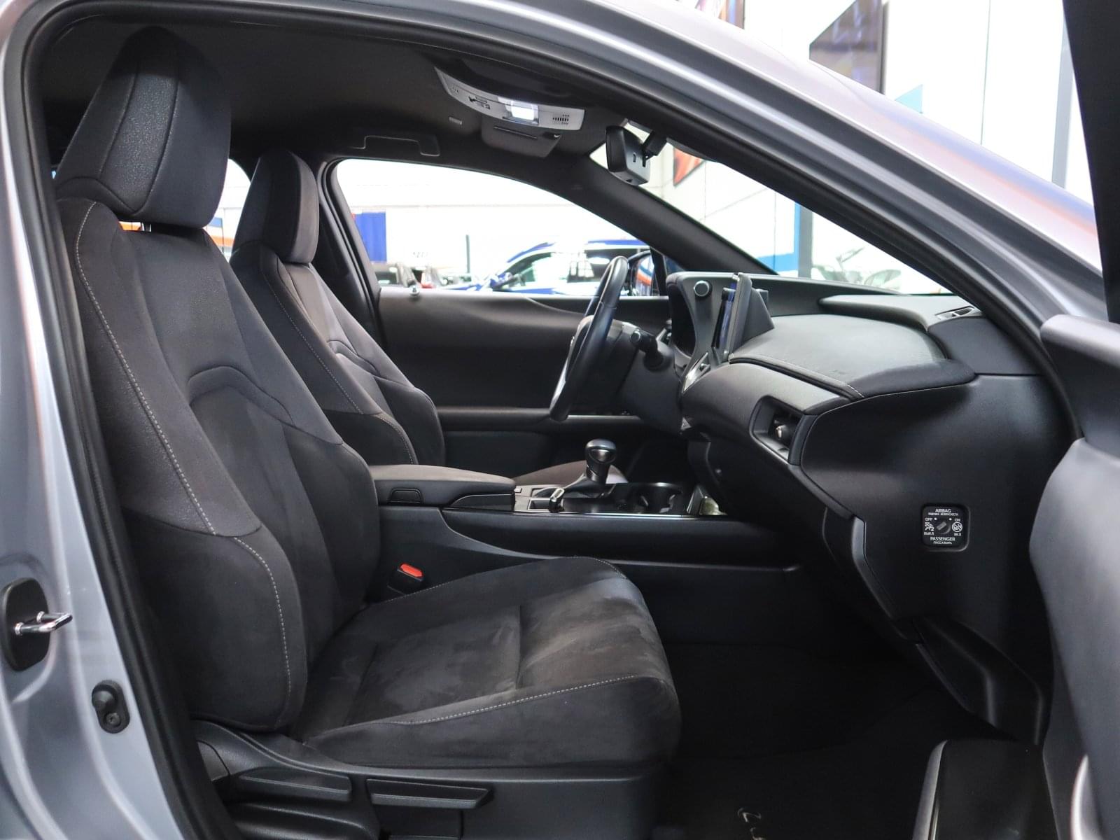 LEXUS UX 250H 24 
