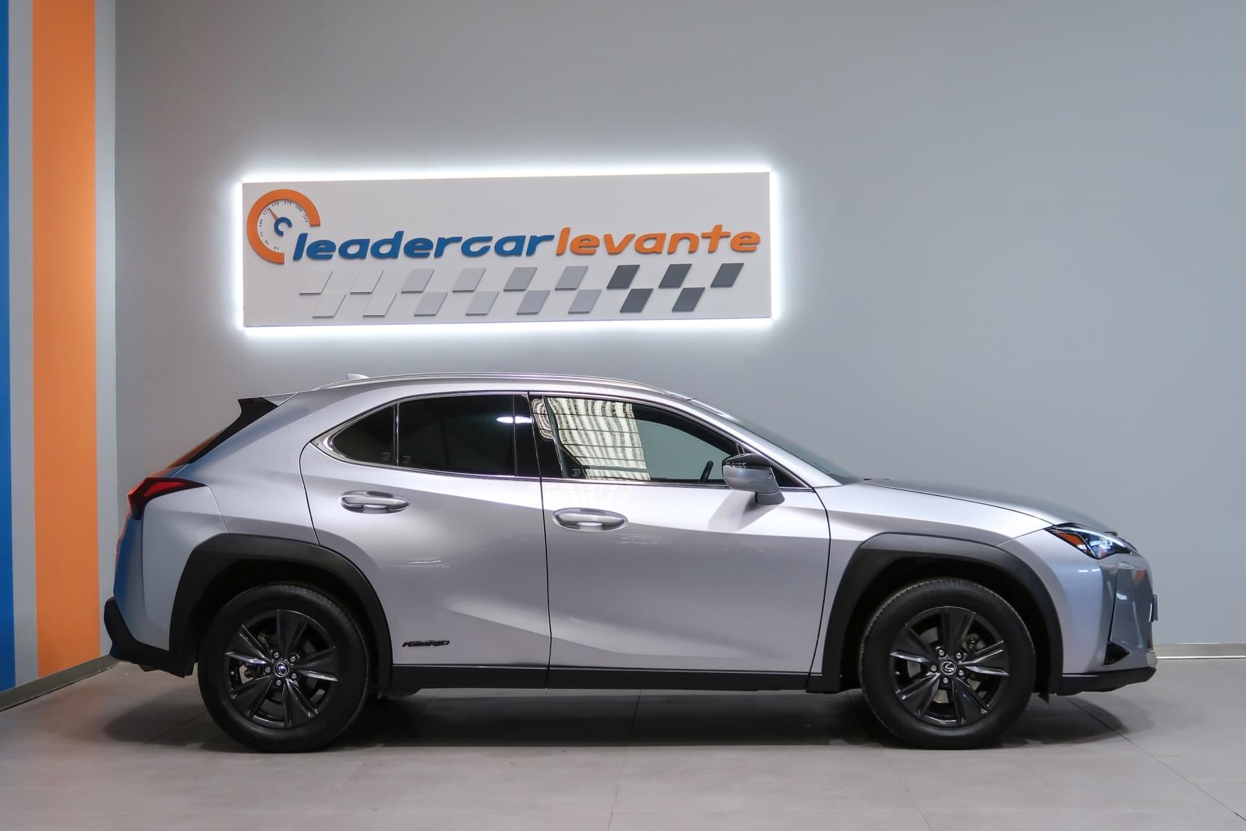 LEXUS UX 250H 3 