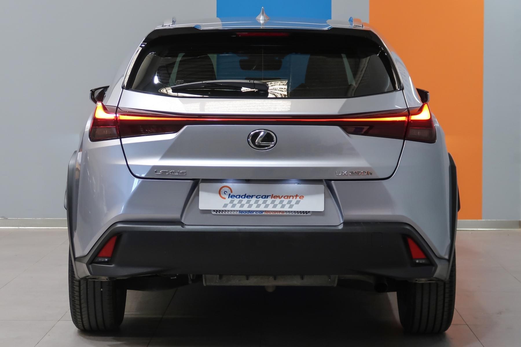 LEXUS UX 250H 11 