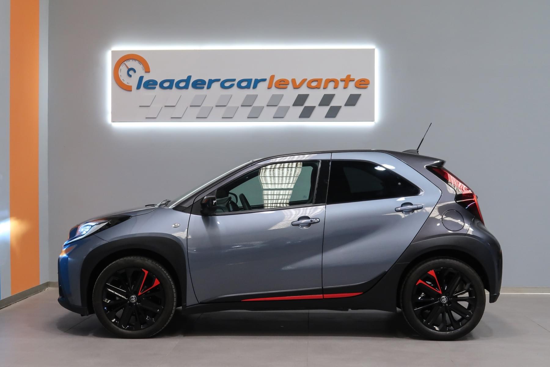 TOYOTA AYGO X CROSS 1.0 UNDERCOVER JUN TAKAHASHI VVTI 72 CV 11 