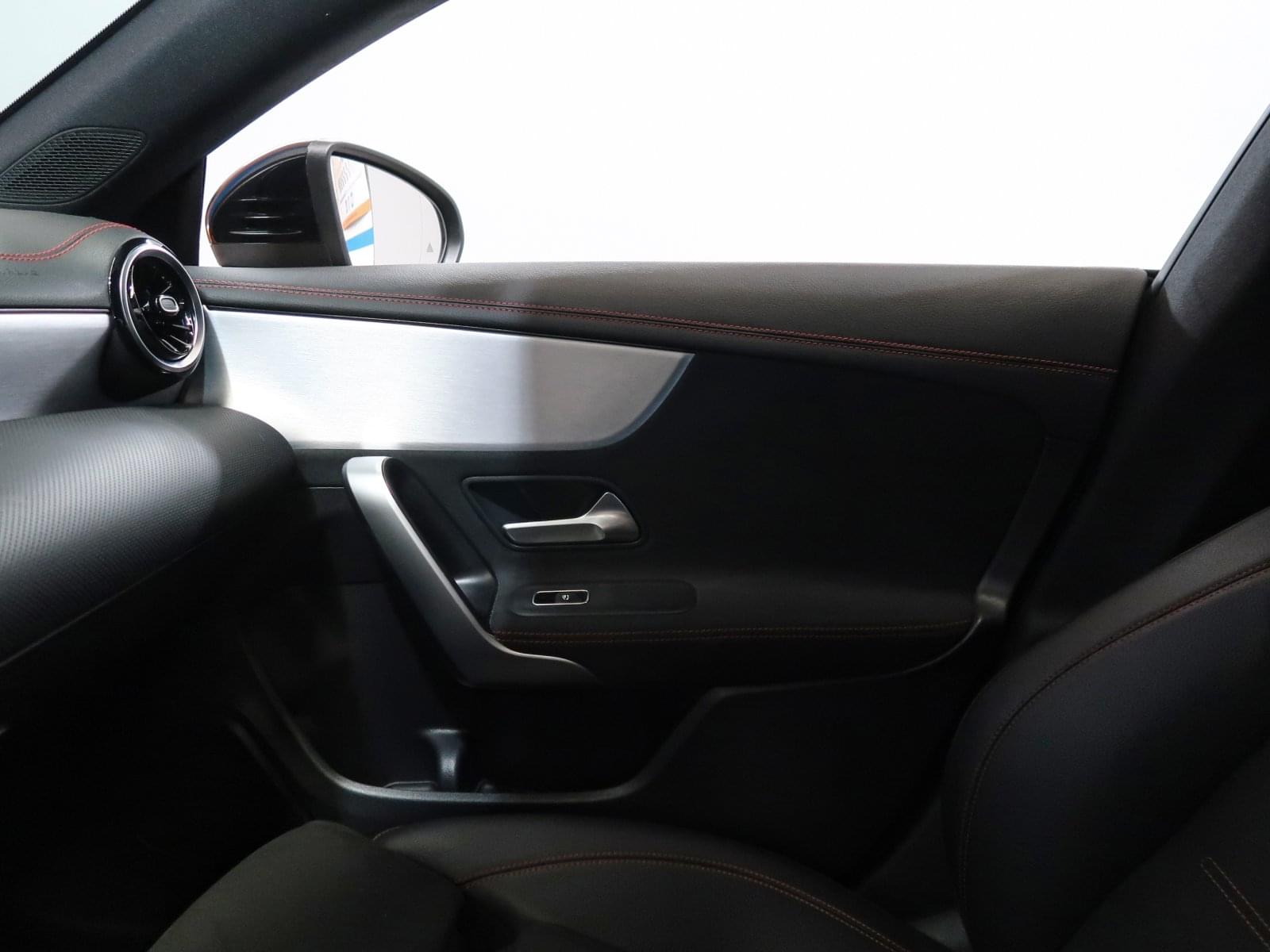 MERCEDES-BENZ CLASE CLA 200 AMG LINE 163CV 34 