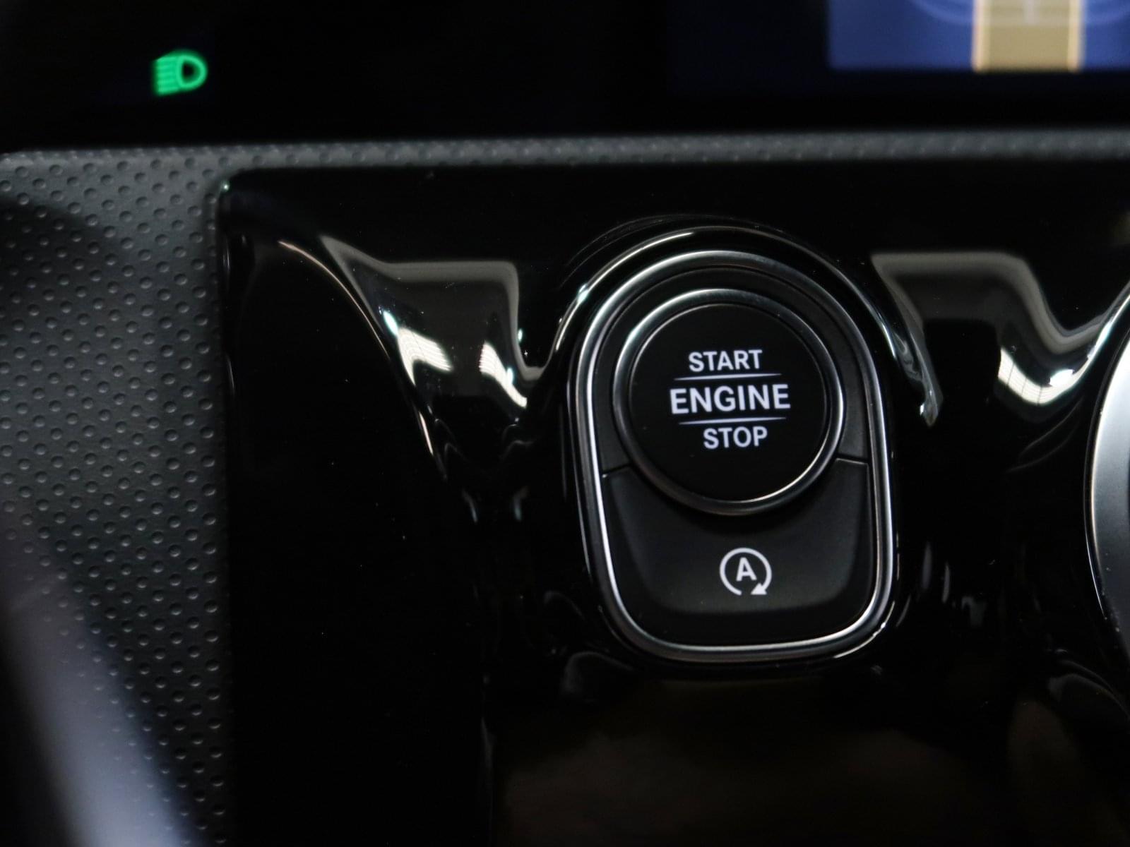 MERCEDES-BENZ CLASE CLA 200 AMG LINE 163CV 38 