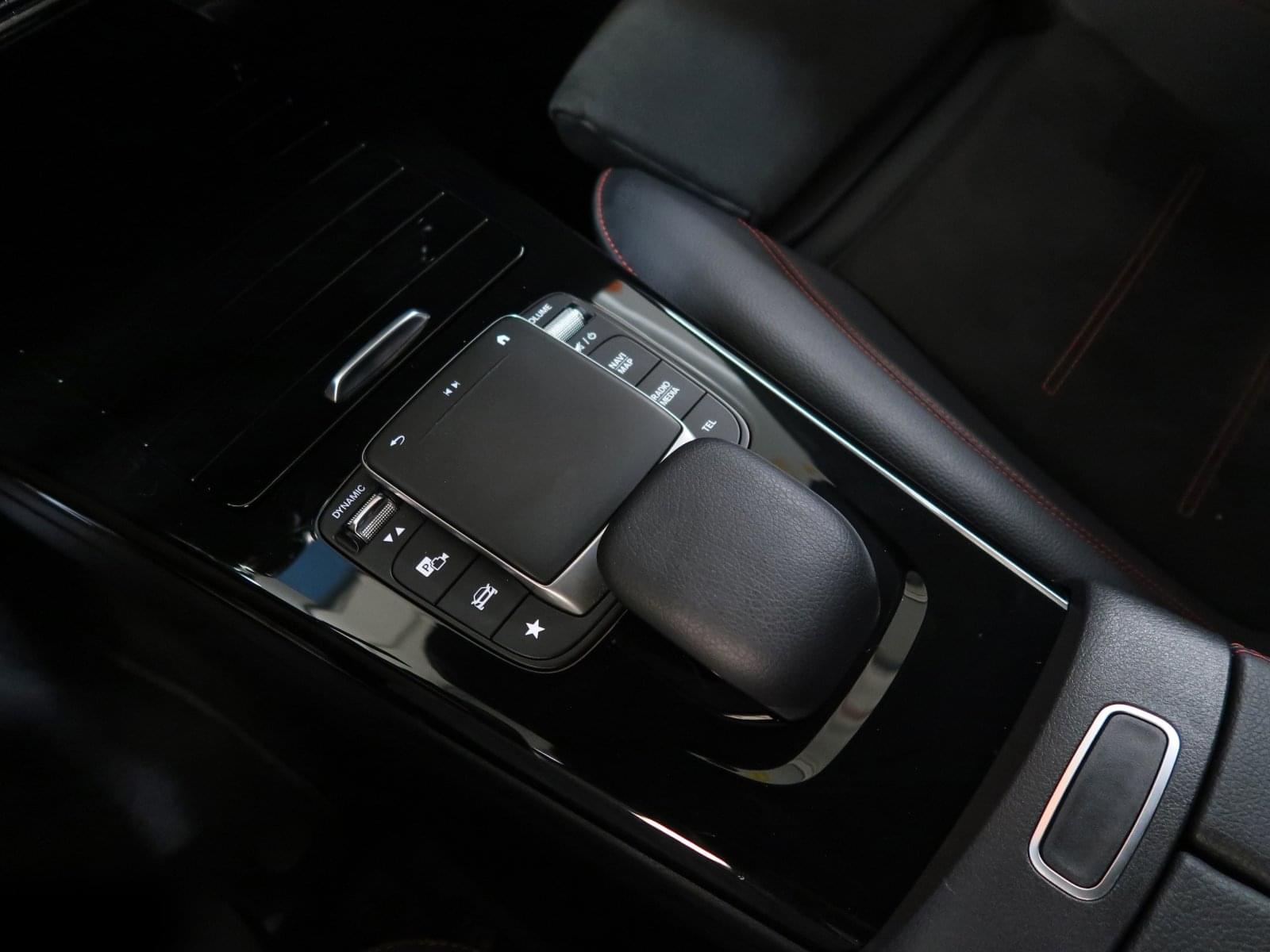 MERCEDES-BENZ CLASE CLA 200 AMG LINE 163CV 39 