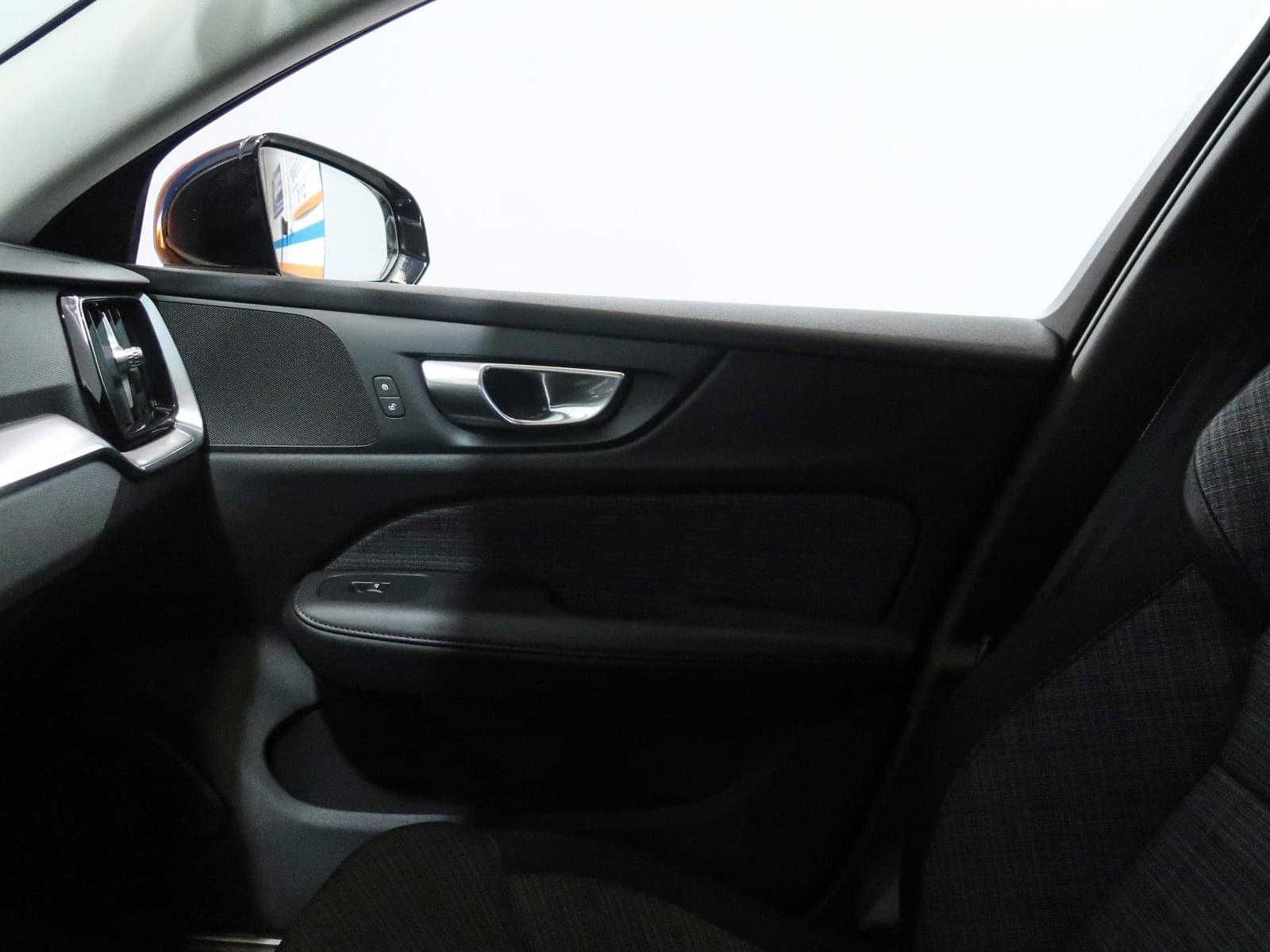 VOLVO V60 2.0 B4  CORE AUTO 197CV 36