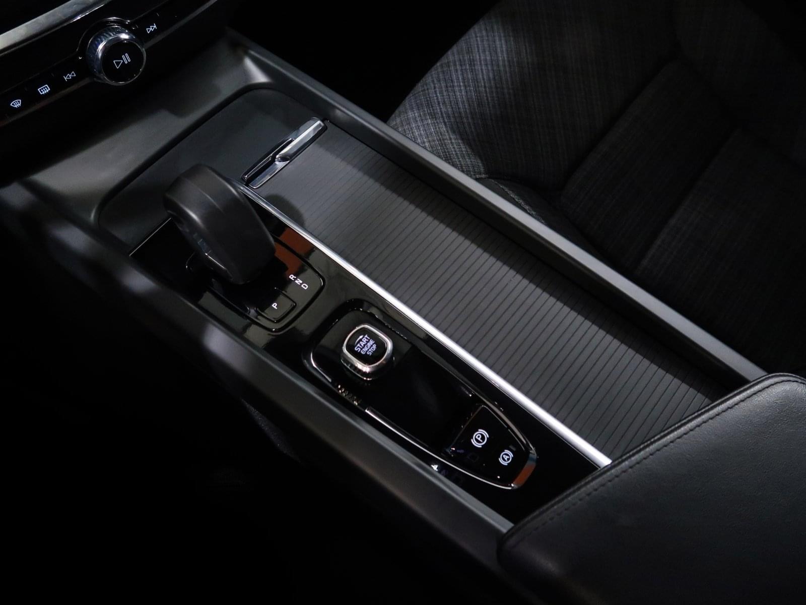 VOLVO V60 2.0 B4  CORE AUTO 197CV 43